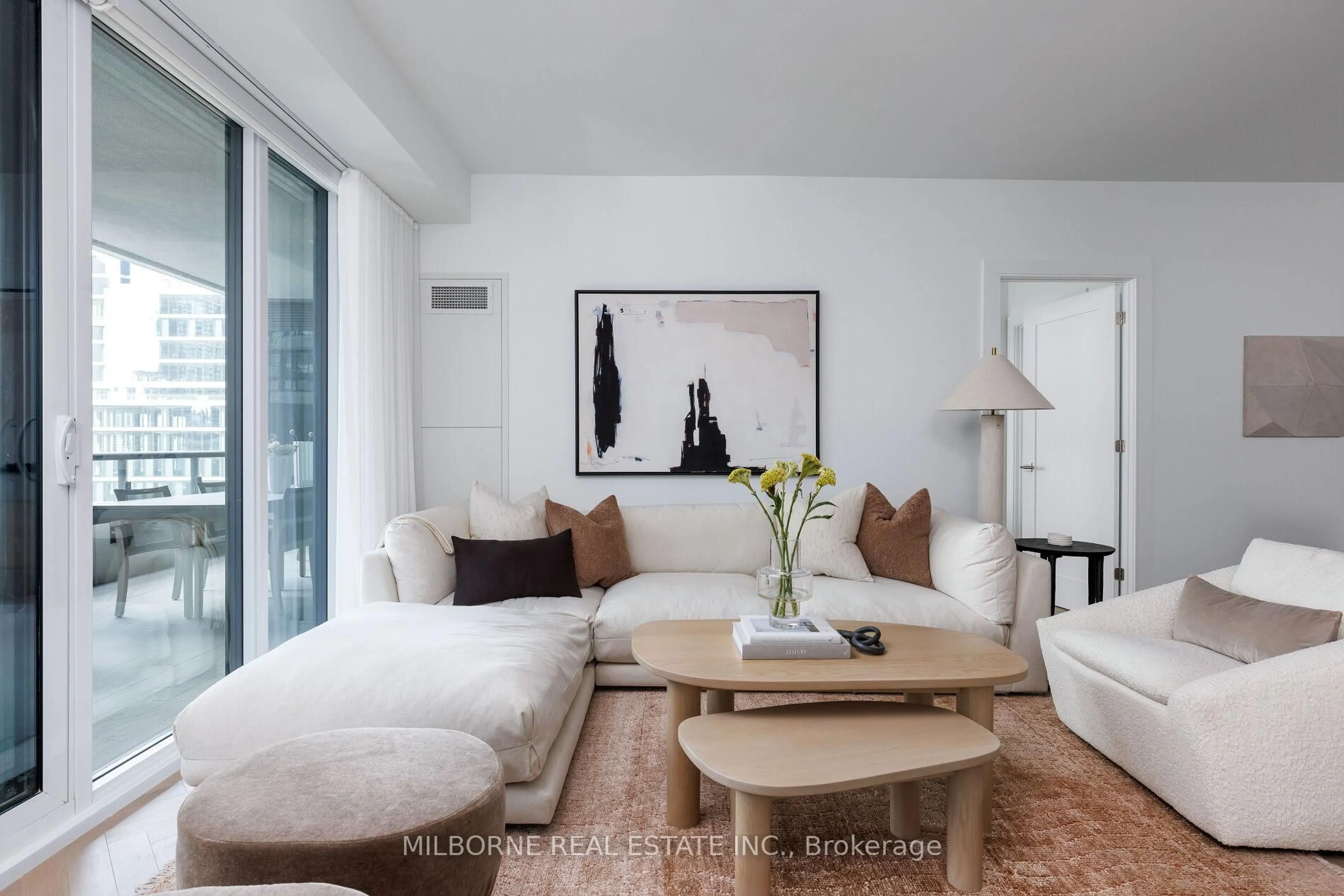 Living room with furniture, unknown for 455 Wellington St #907, Toronto Ontario M5V 0V8