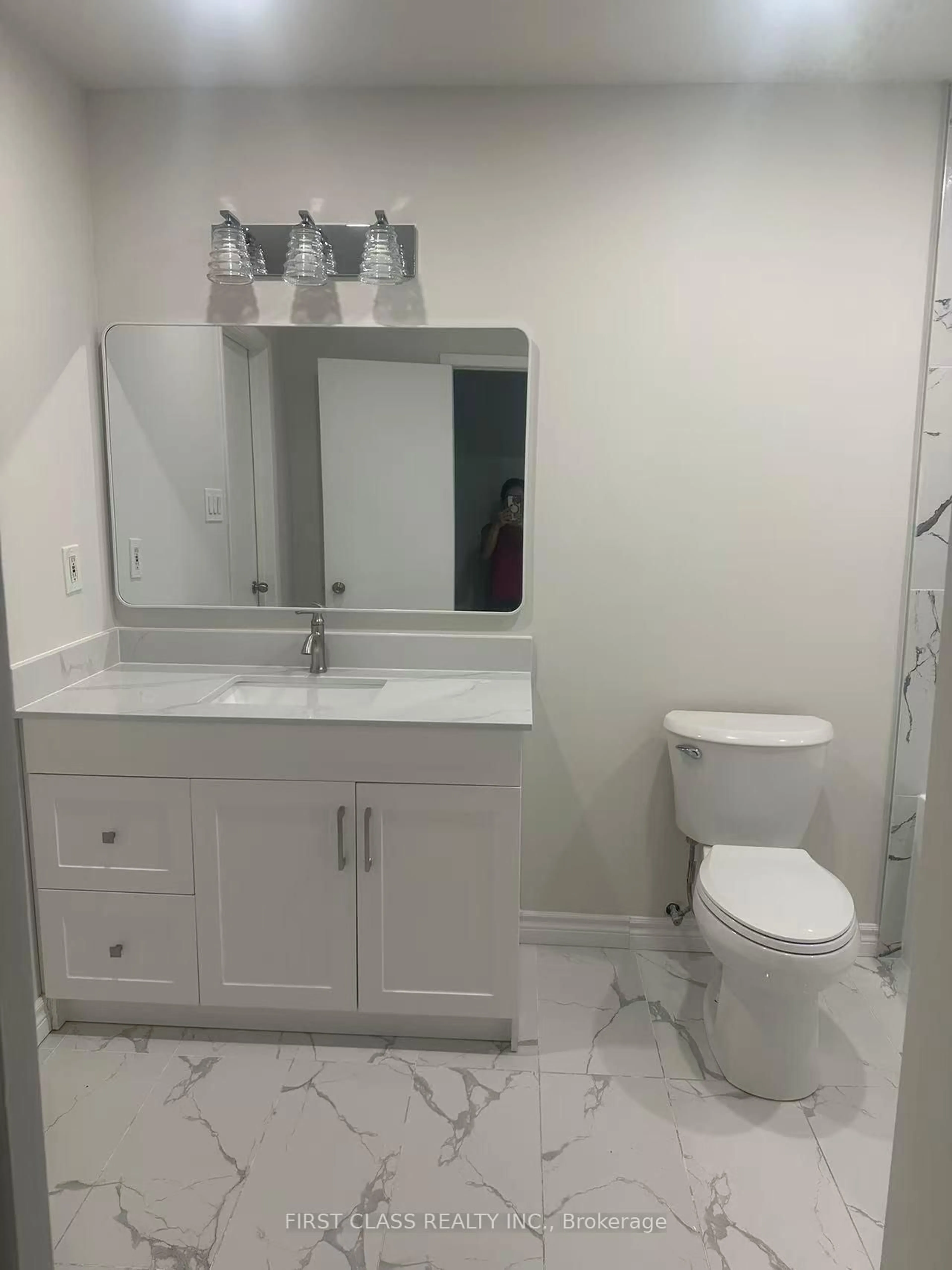 Standard bathroom, ceramic/tile floor for 32 Scenic Mill Way, Toronto Ontario M2L 1S5