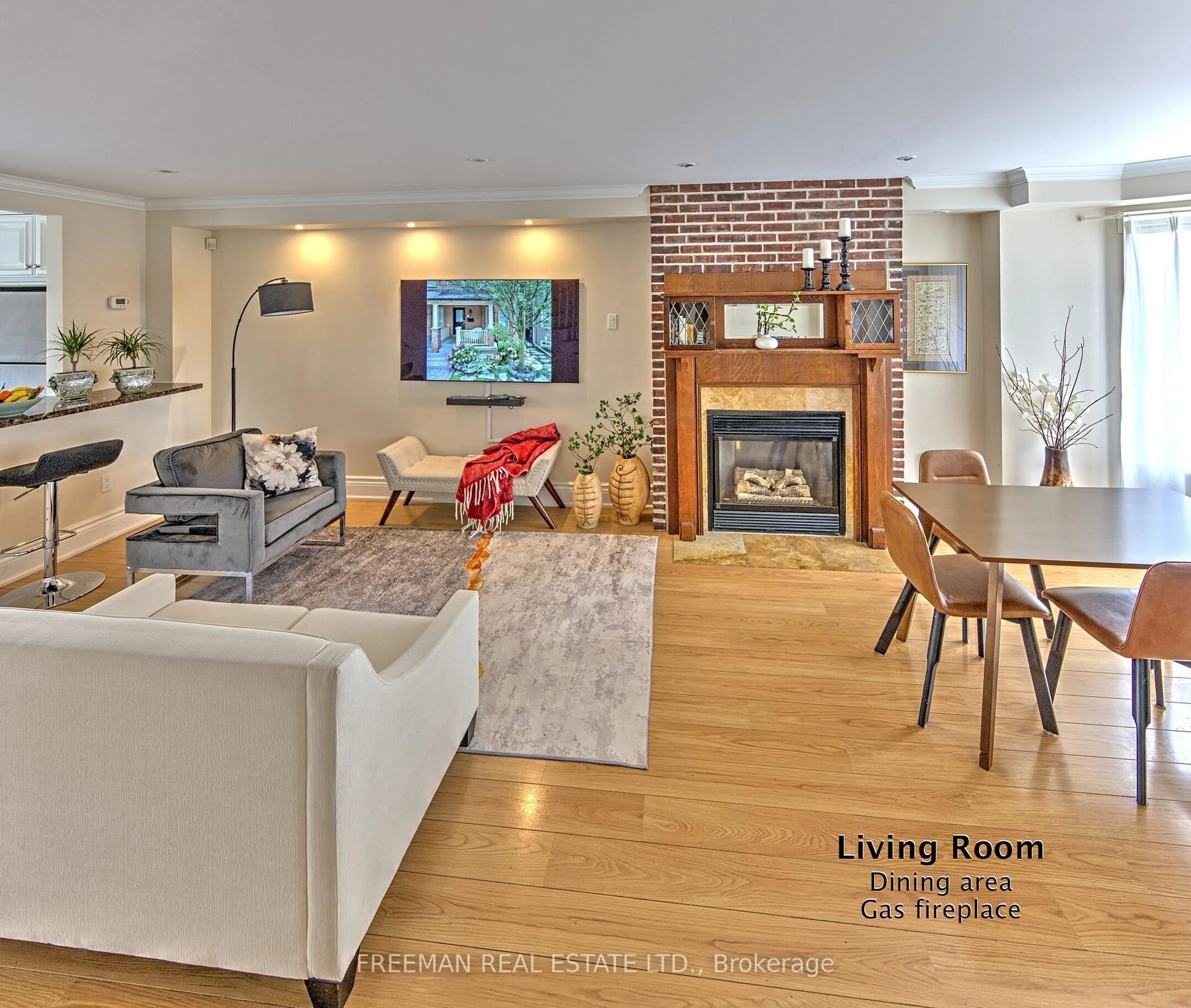Living room with furniture, wood/laminate floor for 35 Acores Ave, Toronto Ontario M6G 4B4