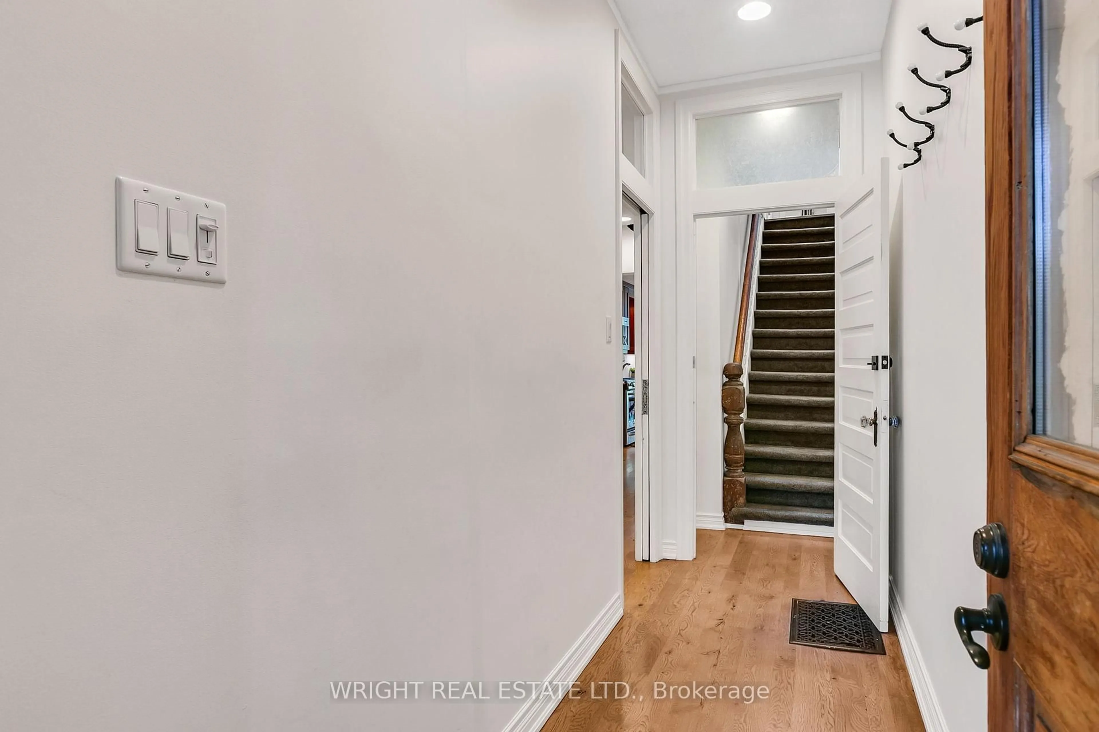 Indoor entryway for 164 Brunswick Ave, Toronto Ontario M5S 2M2