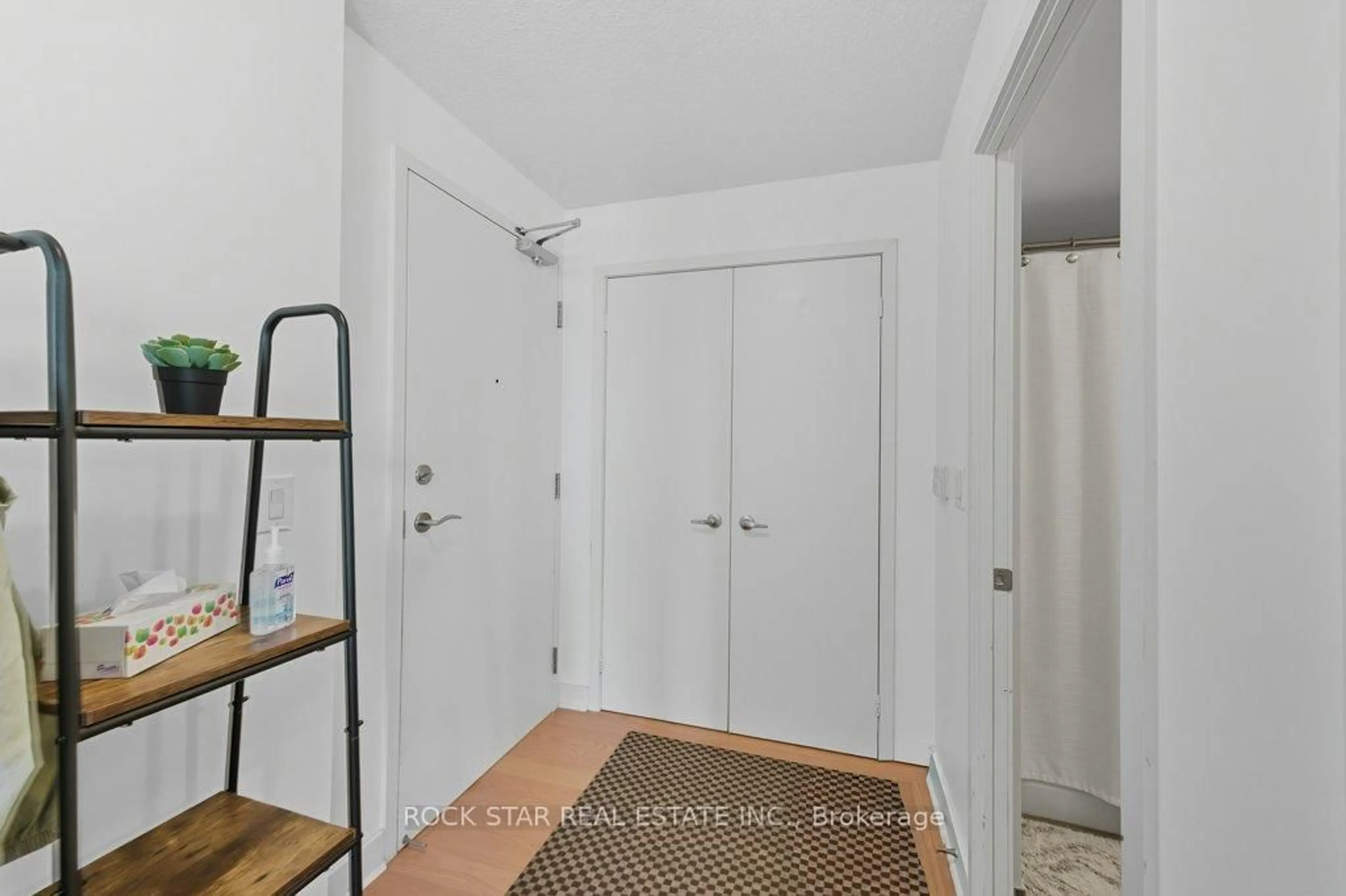 Indoor entryway for 320 Richmond St #LPH13, Toronto Ontario M5A 4S4