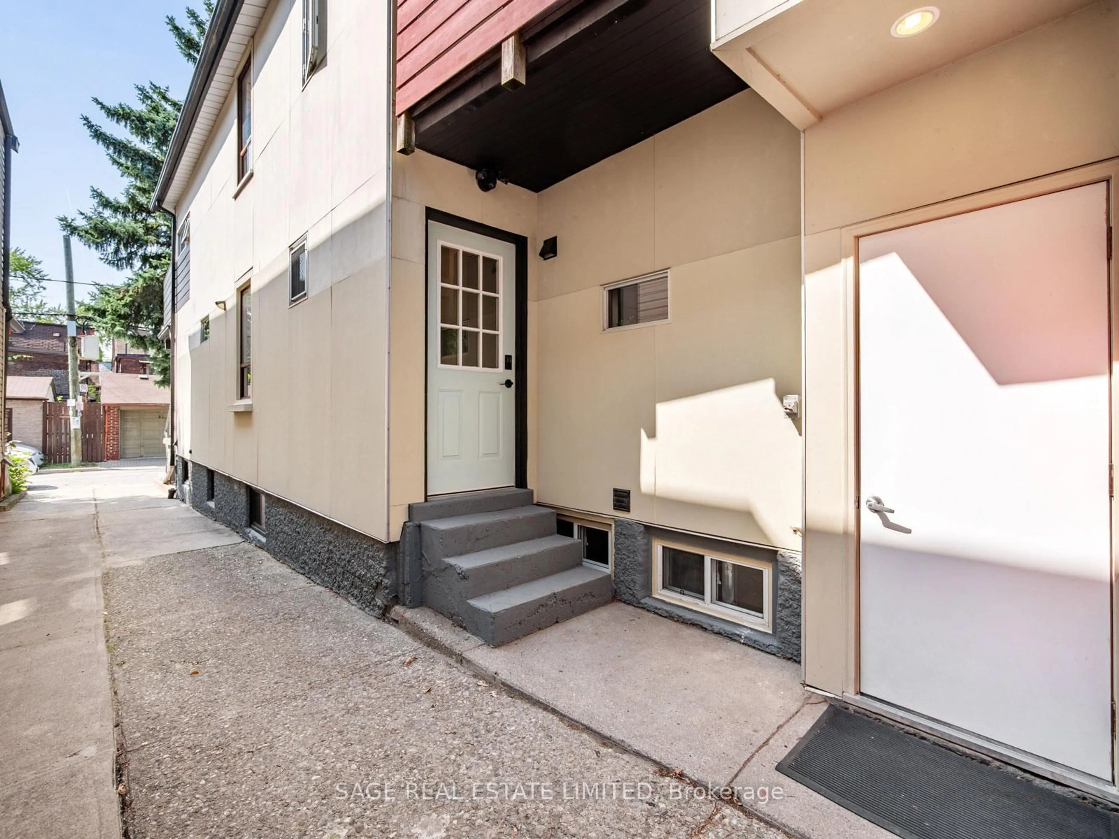 Unknown for 53 jersey Ave, Toronto Ontario M6G 3A4