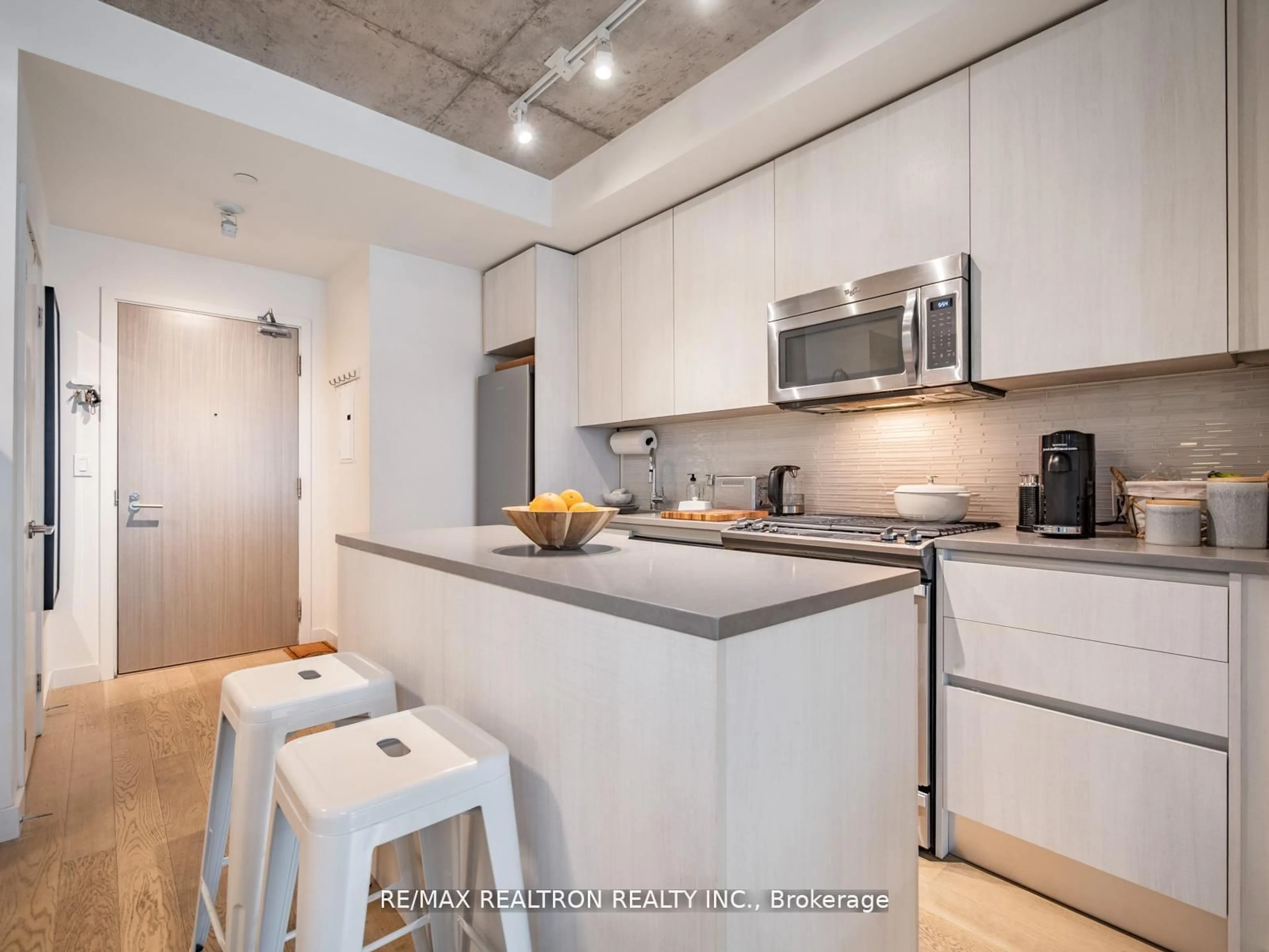 Unknown for 111 Bathurst St #1217, Toronto Ontario M5V 2R1