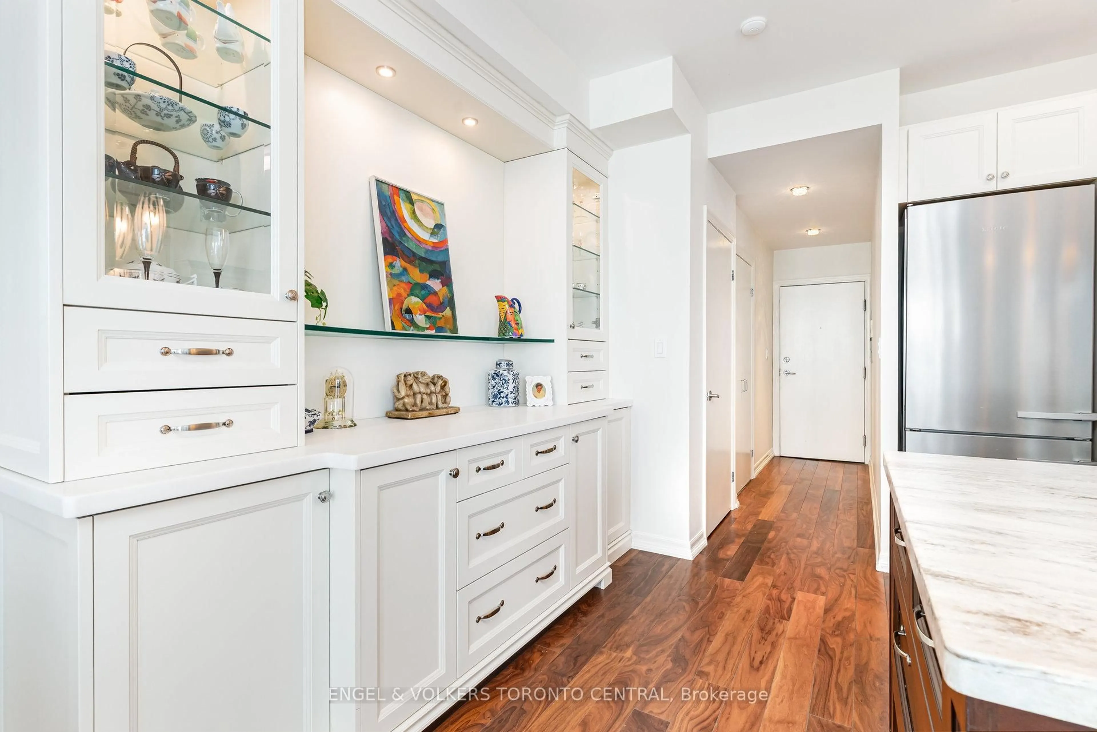 Contemporary kitchen, ceramic/tile floor for 300 Bloor St #2107, Toronto Ontario M4W 3Y2