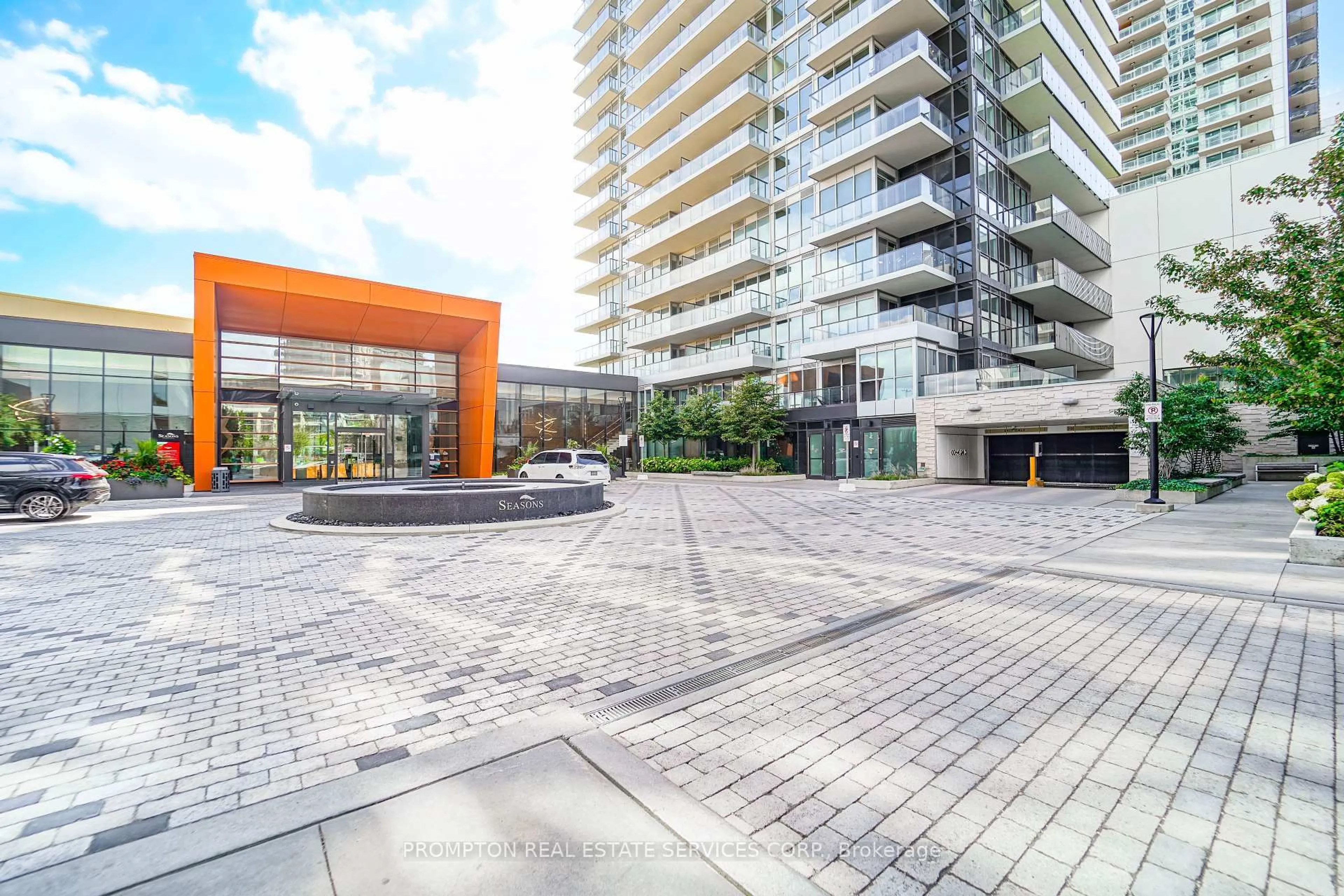A pic from outside/outdoor area/front of a property/back of a property/a pic from drone, street for 85 McMahon Dr #711, Toronto Ontario M2K 0H1