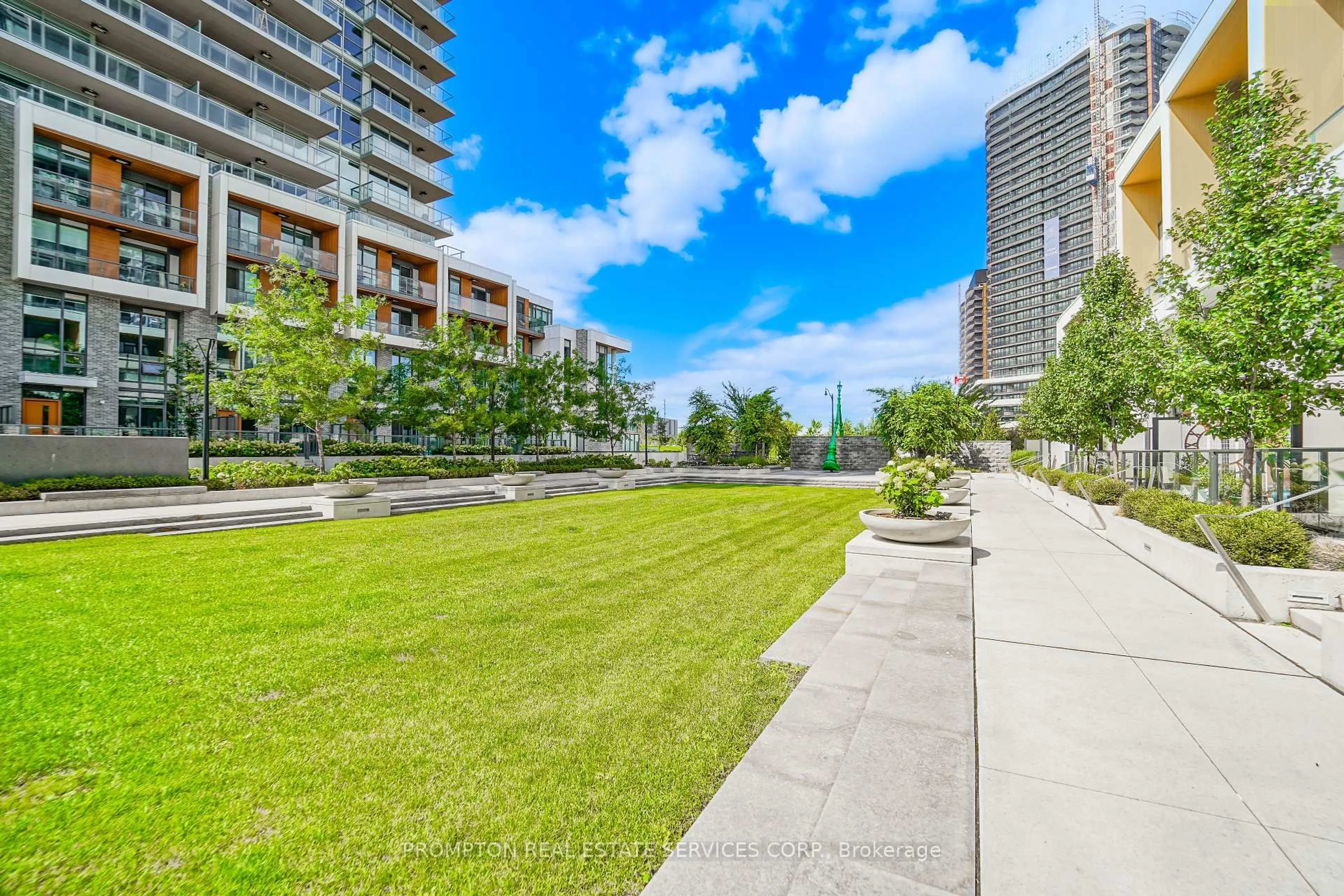 Patio, water/lake/river/ocean view for 85 McMahon Dr #711, Toronto Ontario M2K 0H1