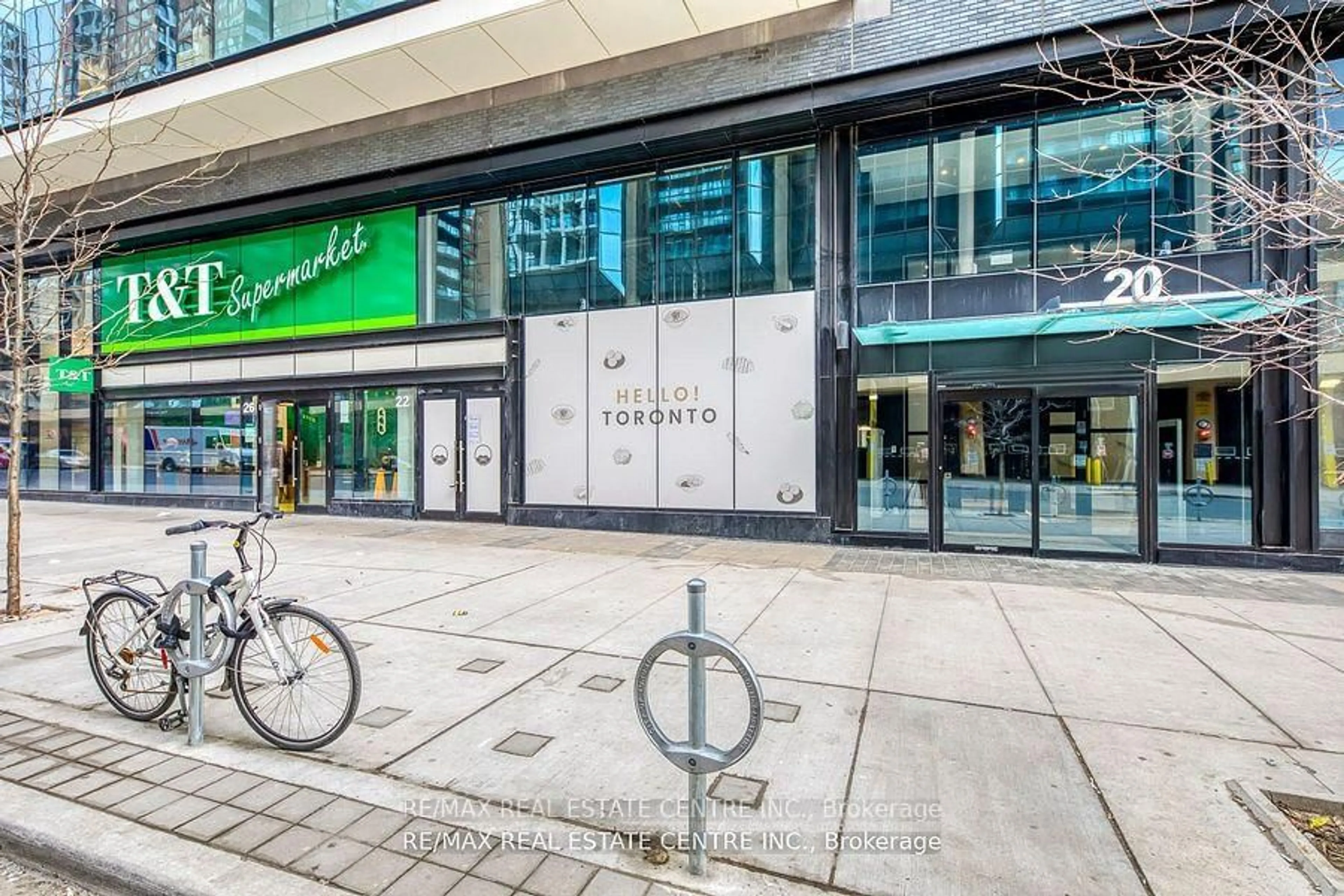 Indoor foyer for 20 Edward St #406, Toronto Ontario M5G 1C9