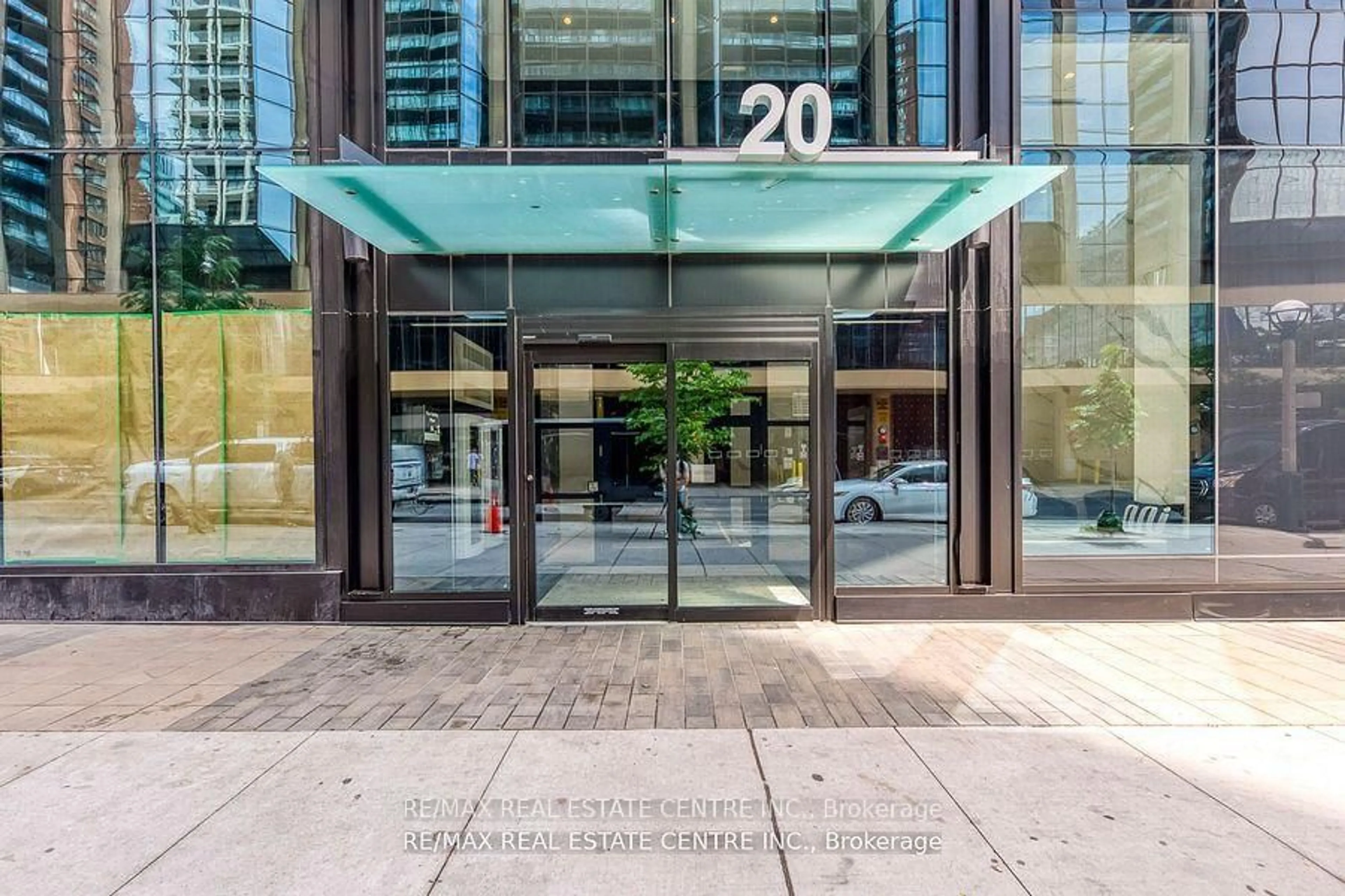 Indoor foyer for 20 Edward St #406, Toronto Ontario M5G 1C9