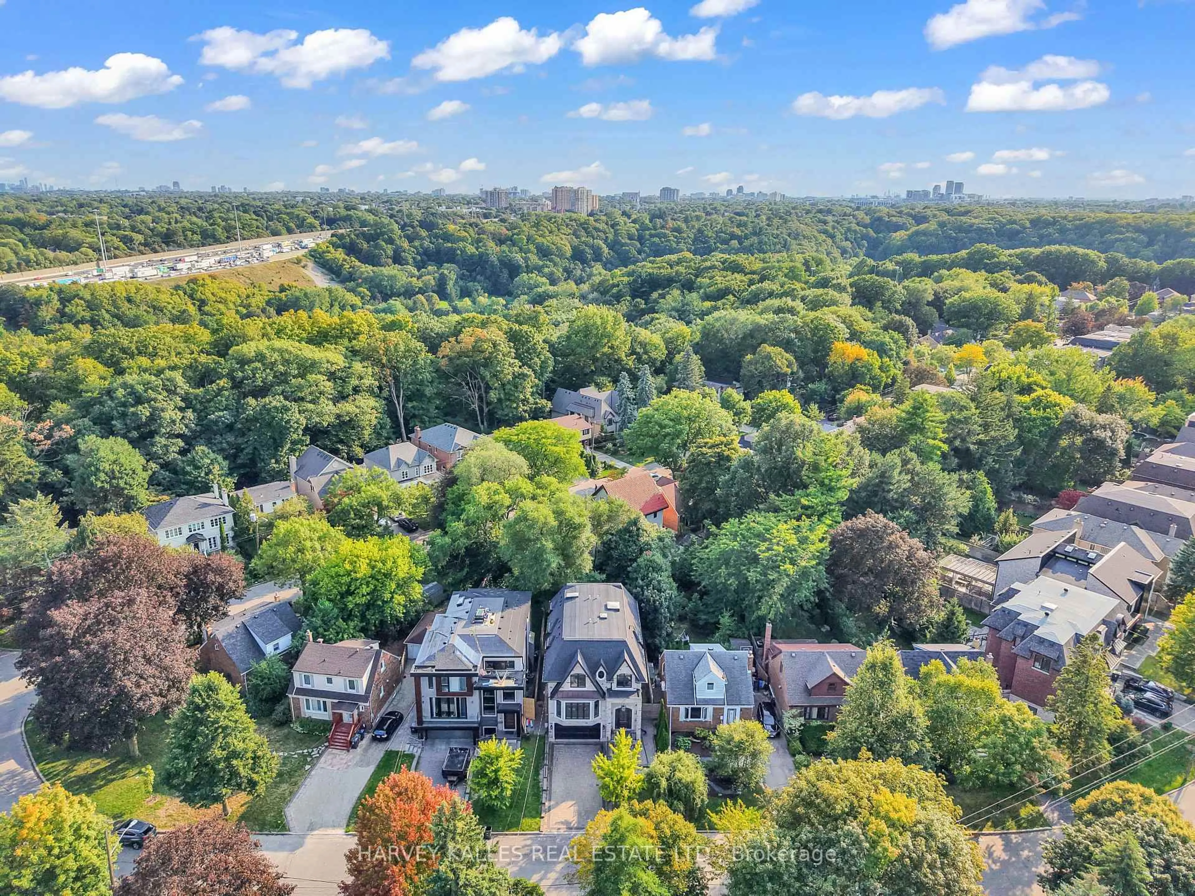 A pic from outside/outdoor area/front of a property/back of a property/a pic from drone, street for 20 Walker Rd, Toronto Ontario M2N 2K3