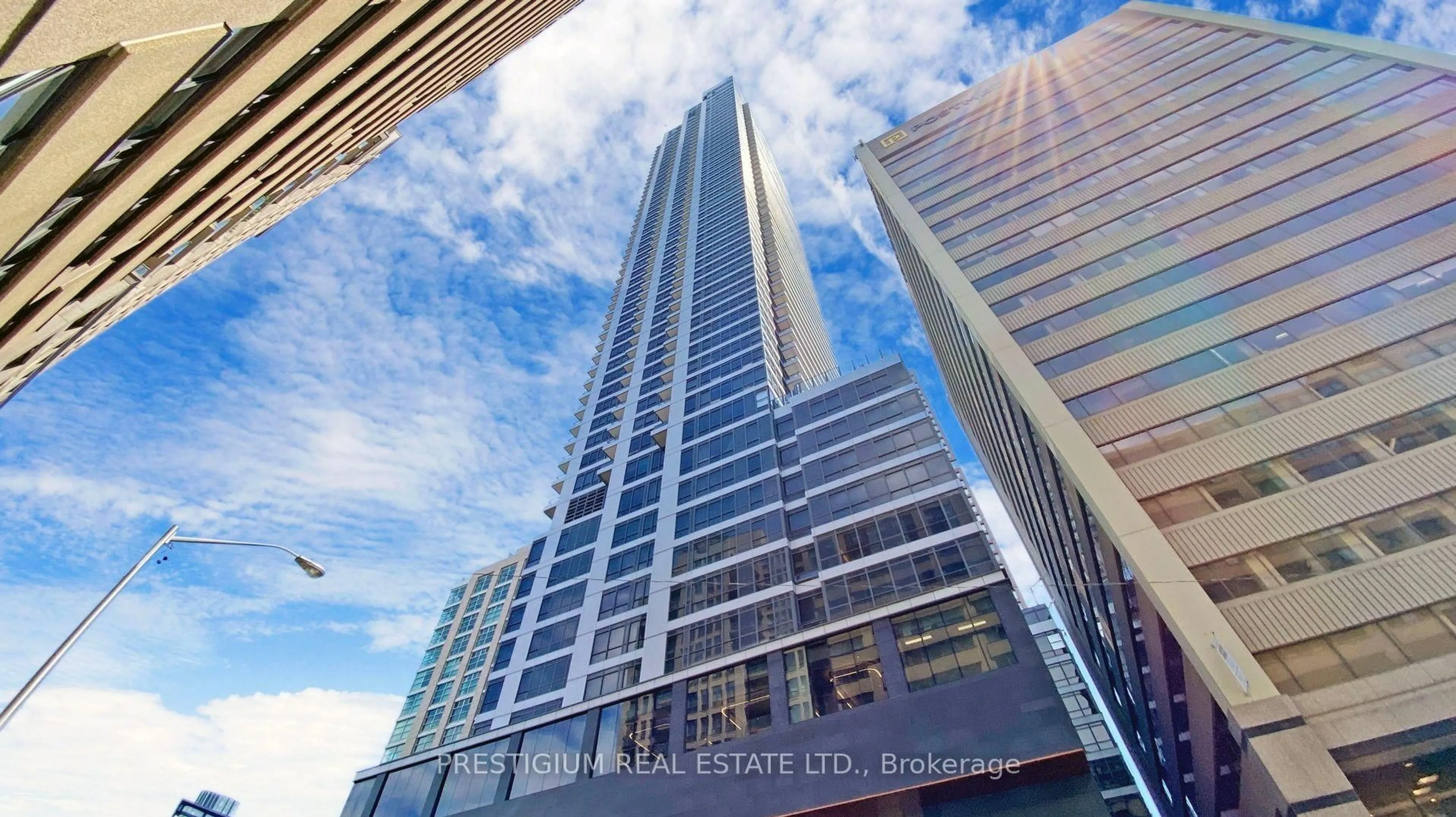 A pic from outside/outdoor area/front of a property/back of a property/a pic from drone, building for 395 Bloor St #2708, Toronto Ontario M4W 1H7