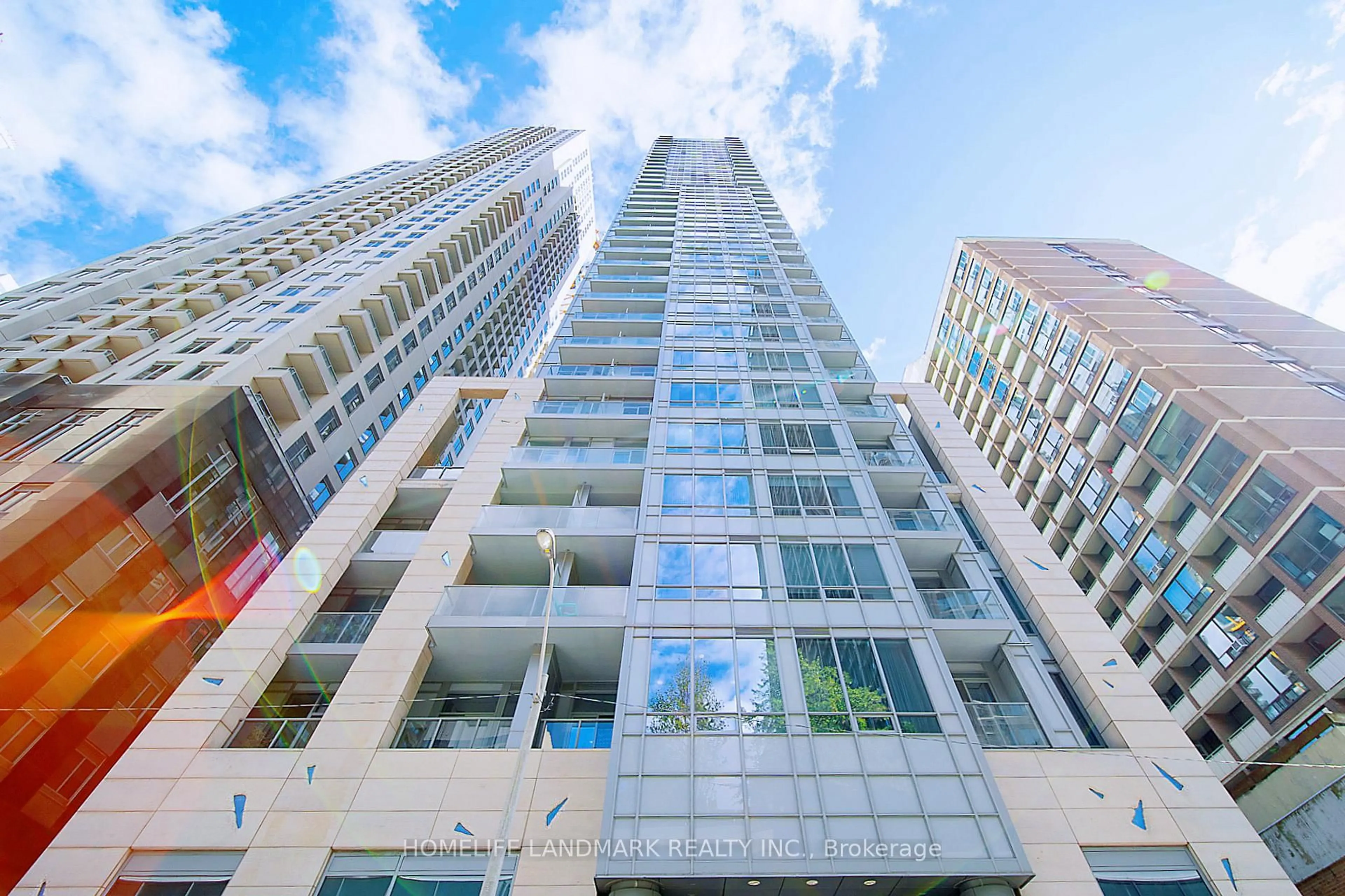 Indoor foyer for 21 Balmuto St #3301, Toronto Ontario M4Y 1W4