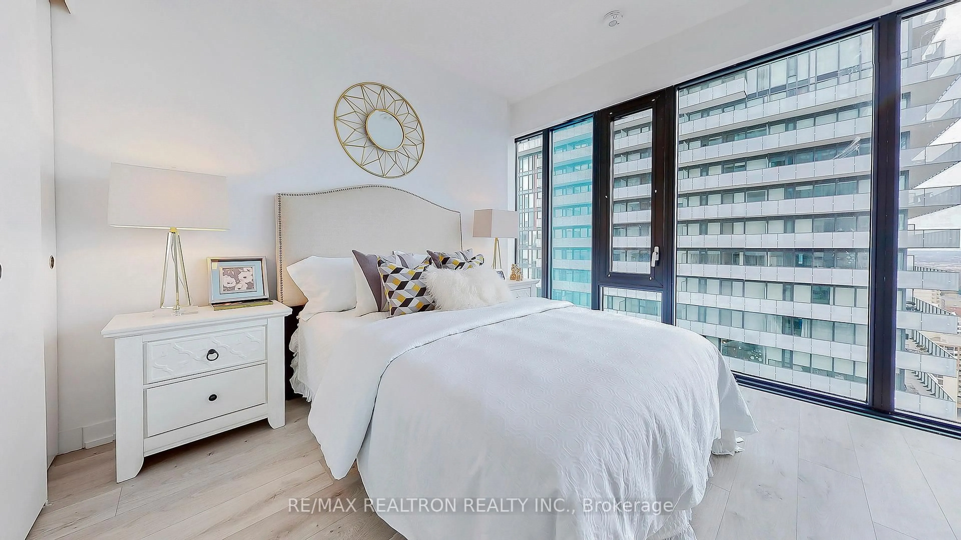 Bedroom with bed, wood/laminate floor for 161 Roehampton Ave #2809, Toronto Ontario M4P 1P9