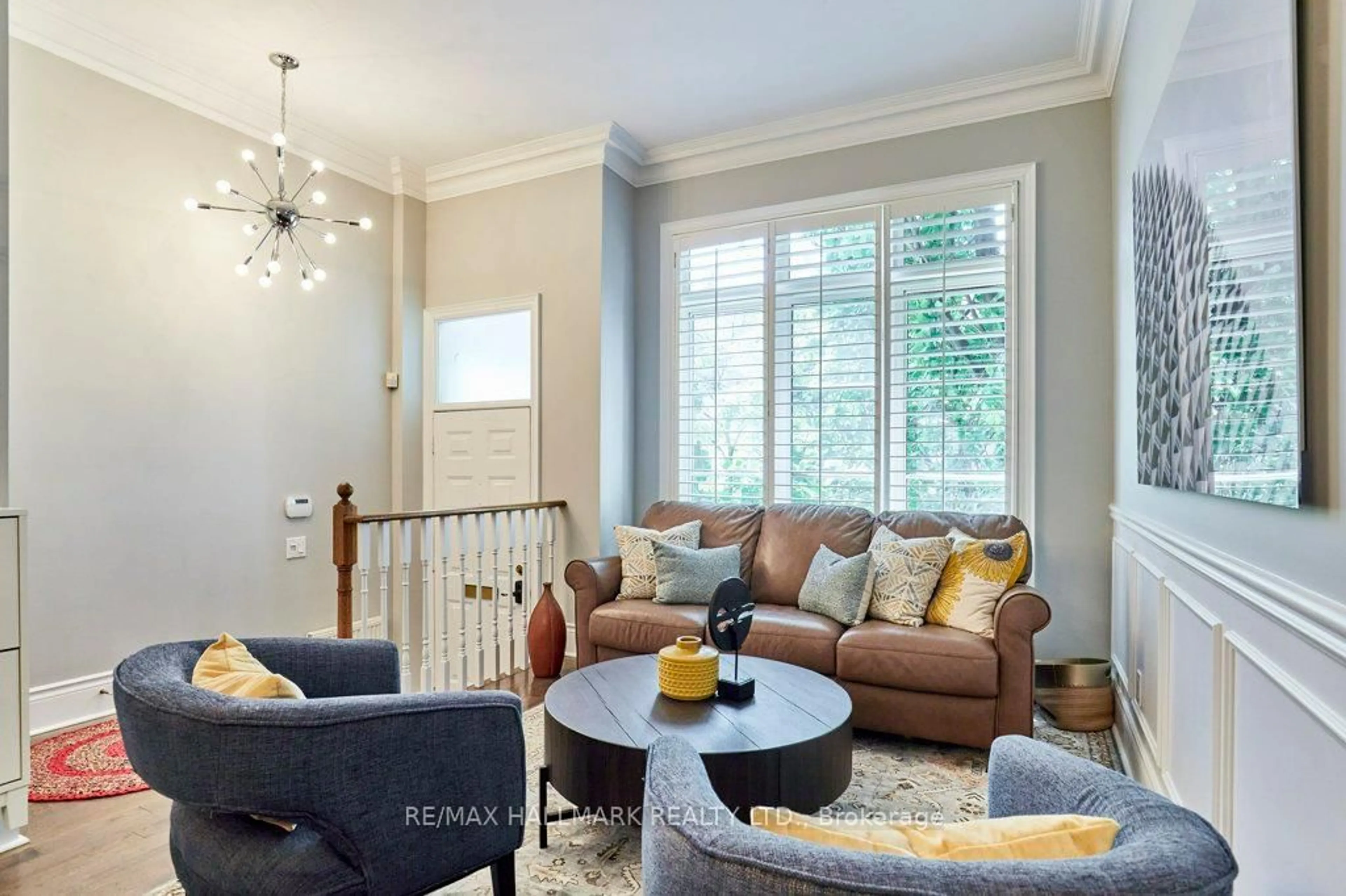 Living room with furniture, unknown for 85 Taunton Rd, Toronto Ontario M4S 2P2