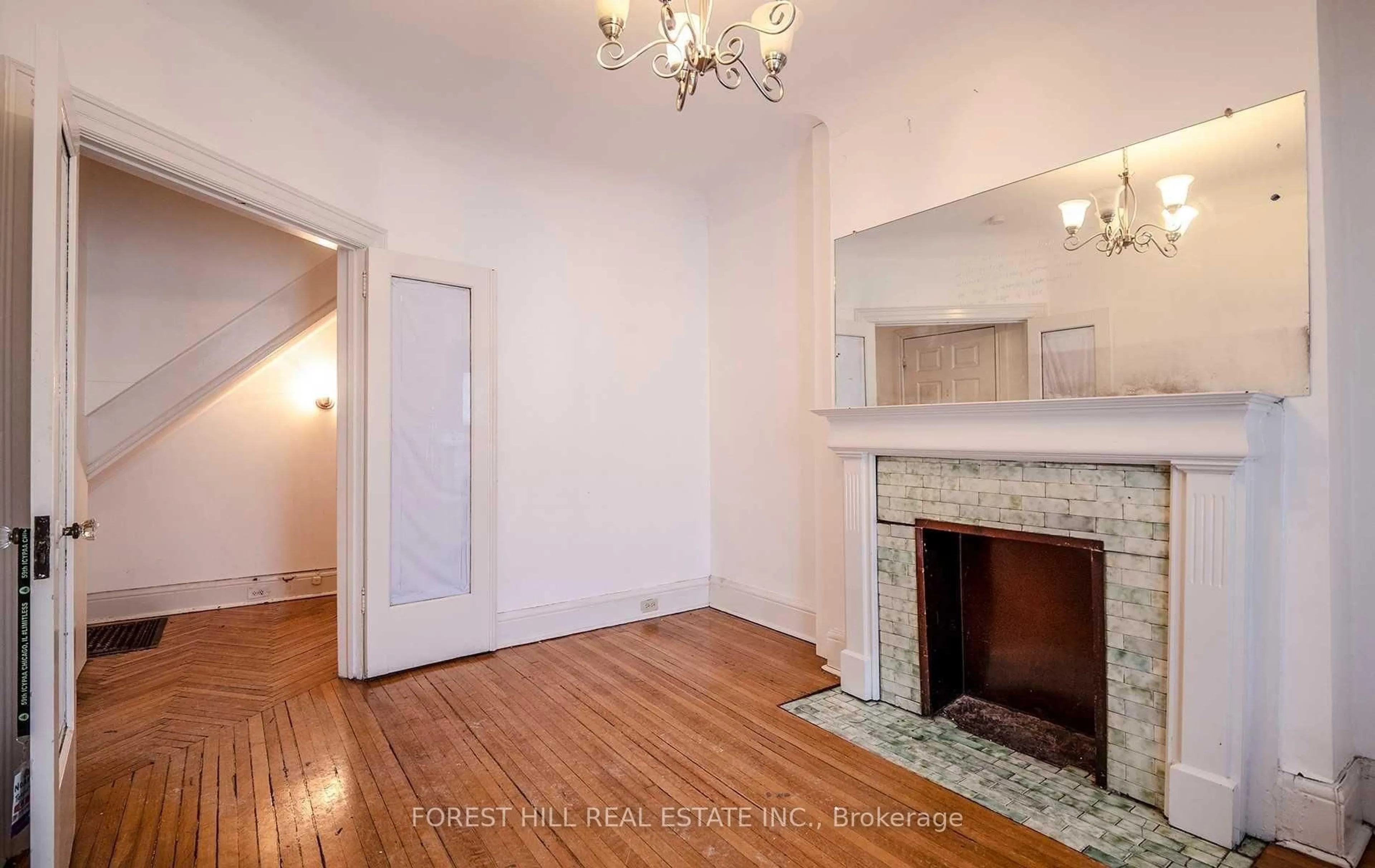 A pic of a room for 775 Markham St, Toronto Ontario M6G 2M4