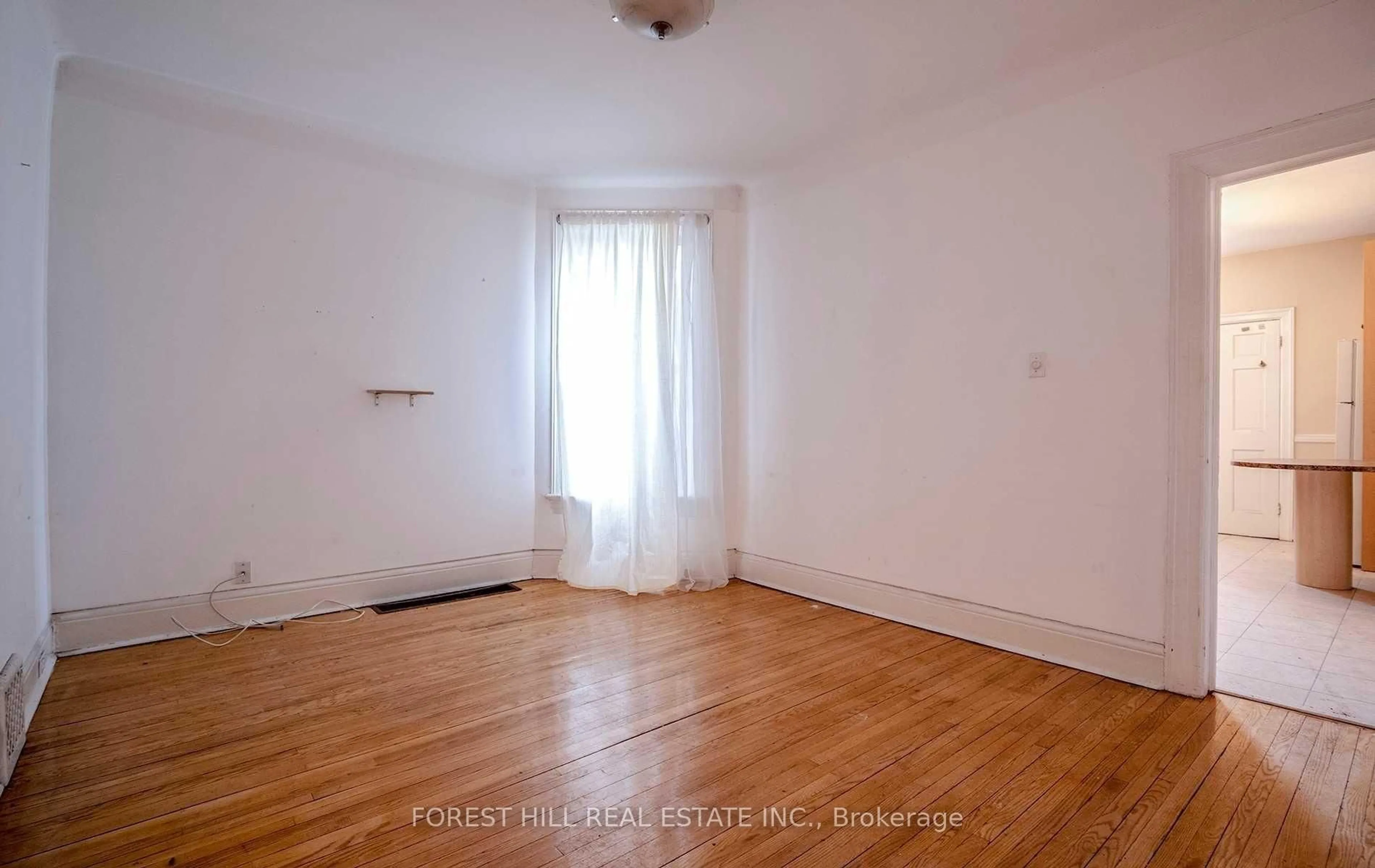 A pic of a room for 775 Markham St, Toronto Ontario M6G 2M4