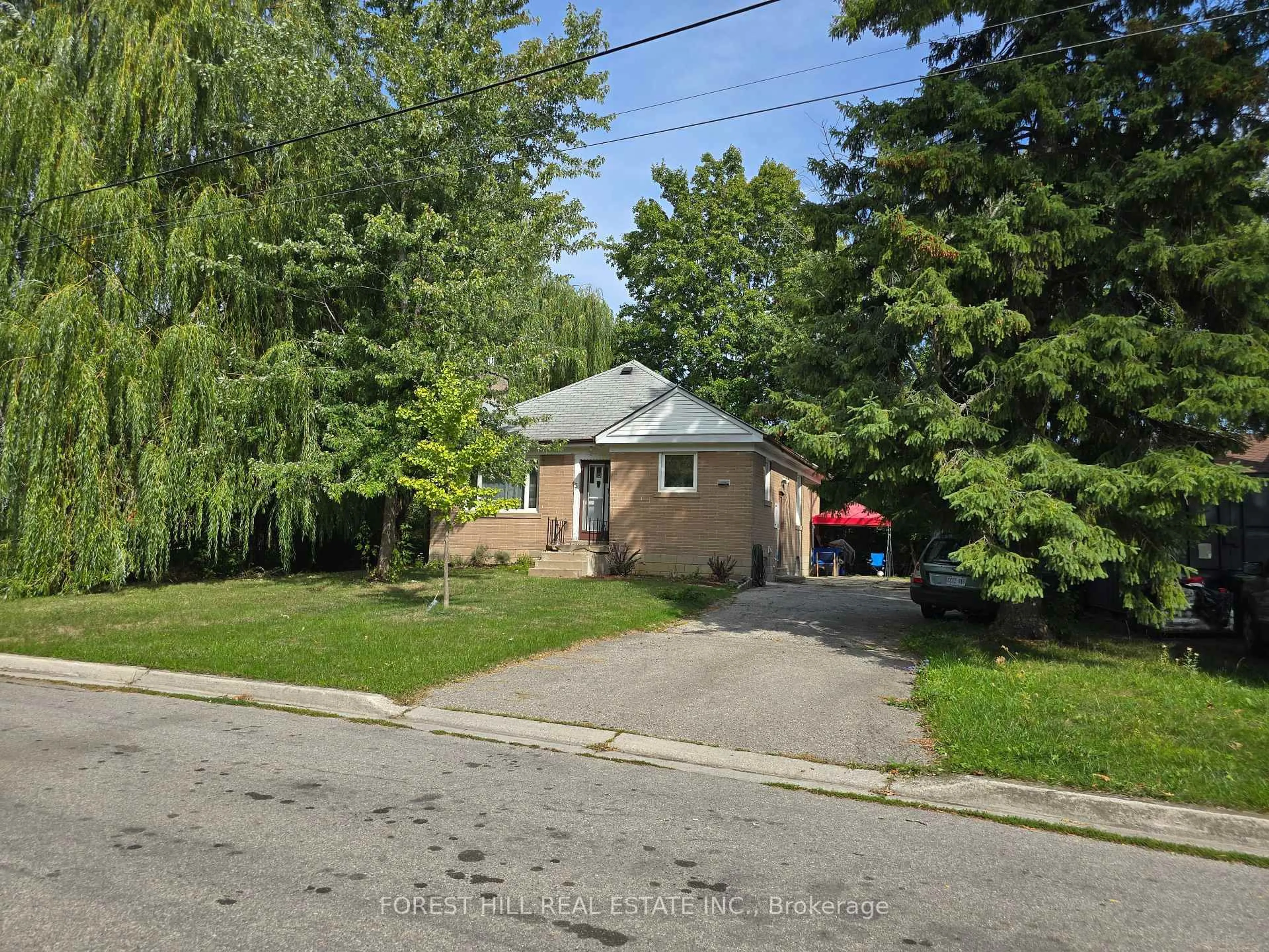 A pic from outside/outdoor area/front of a property/back of a property/a pic from drone, street for 3 Lister Dr, Toronto Ontario M2R 2W7