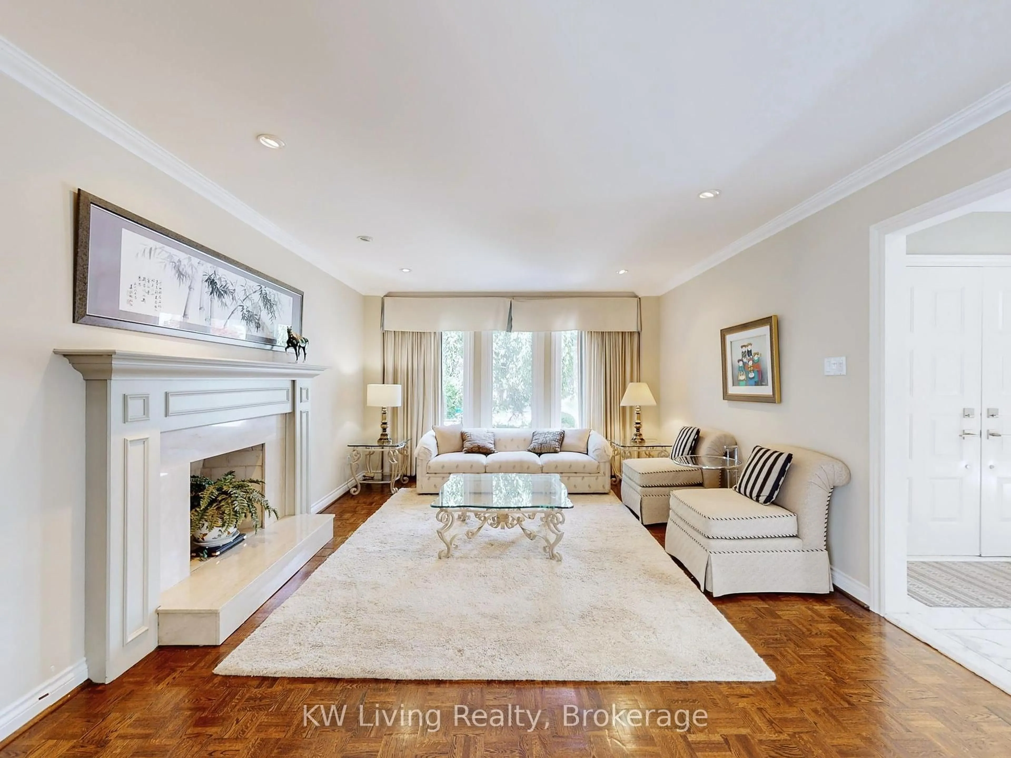 Living room with furniture, unknown for 389 Kingsdale Ave, Toronto Ontario M2N 3X8