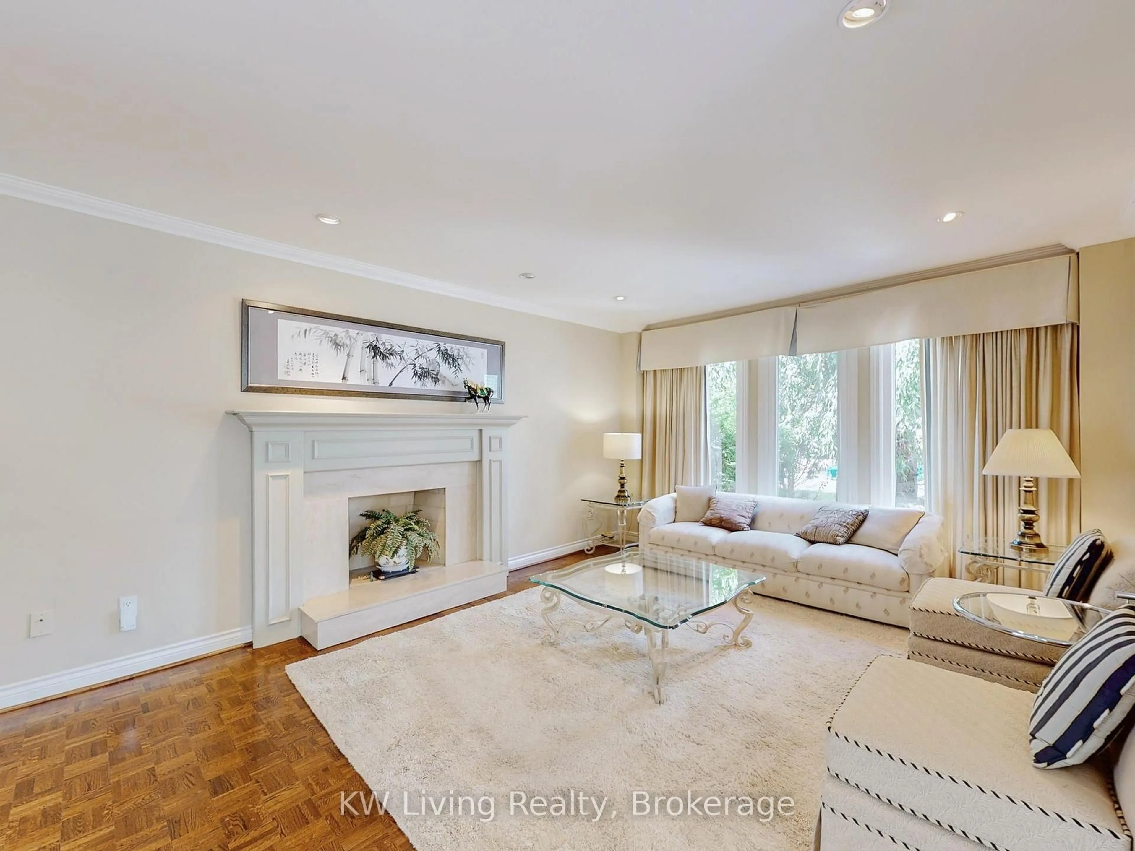 Living room with furniture, unknown for 389 Kingsdale Ave, Toronto Ontario M2N 3X8