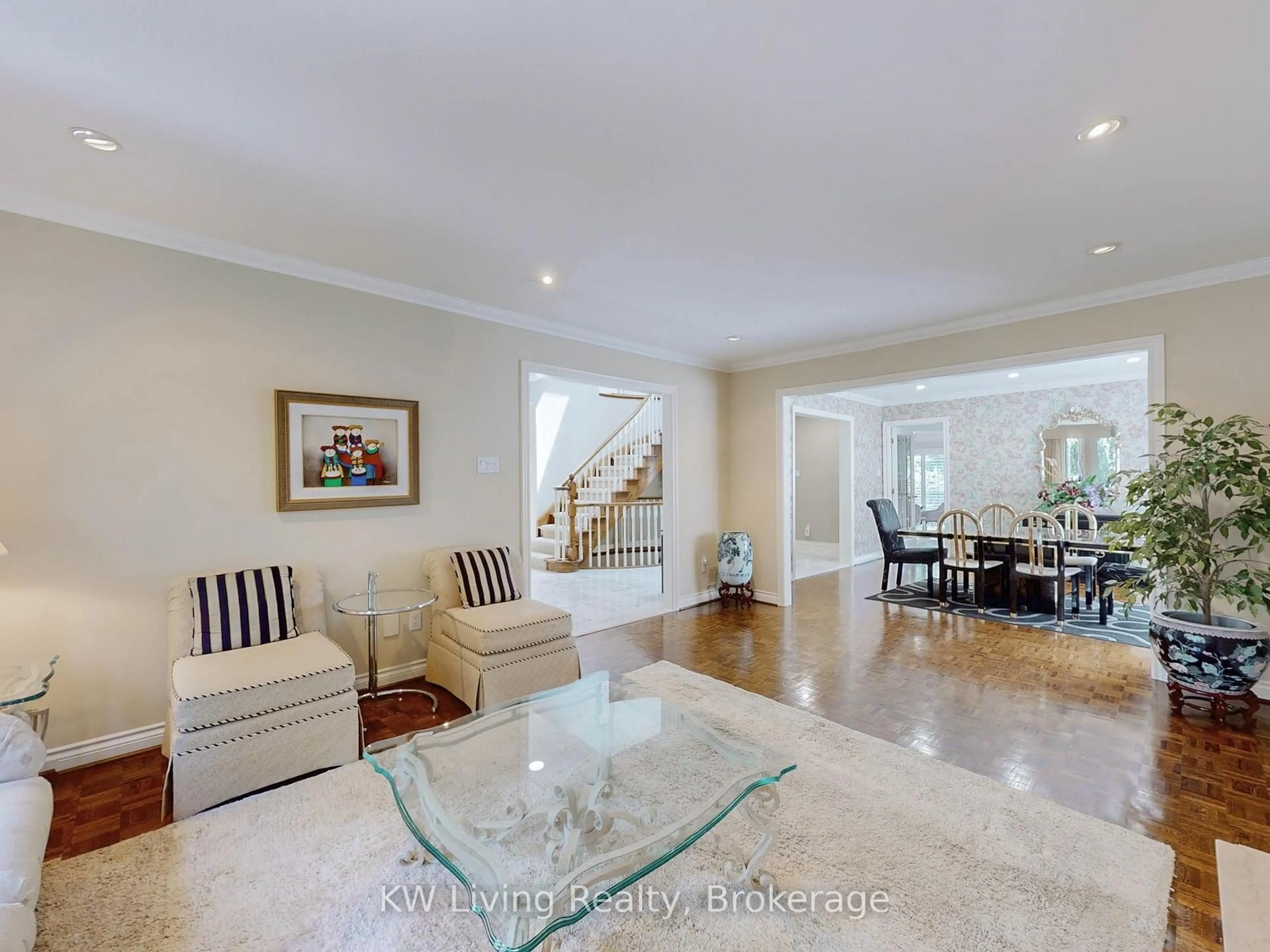 Living room with furniture, unknown for 389 Kingsdale Ave, Toronto Ontario M2N 3X8