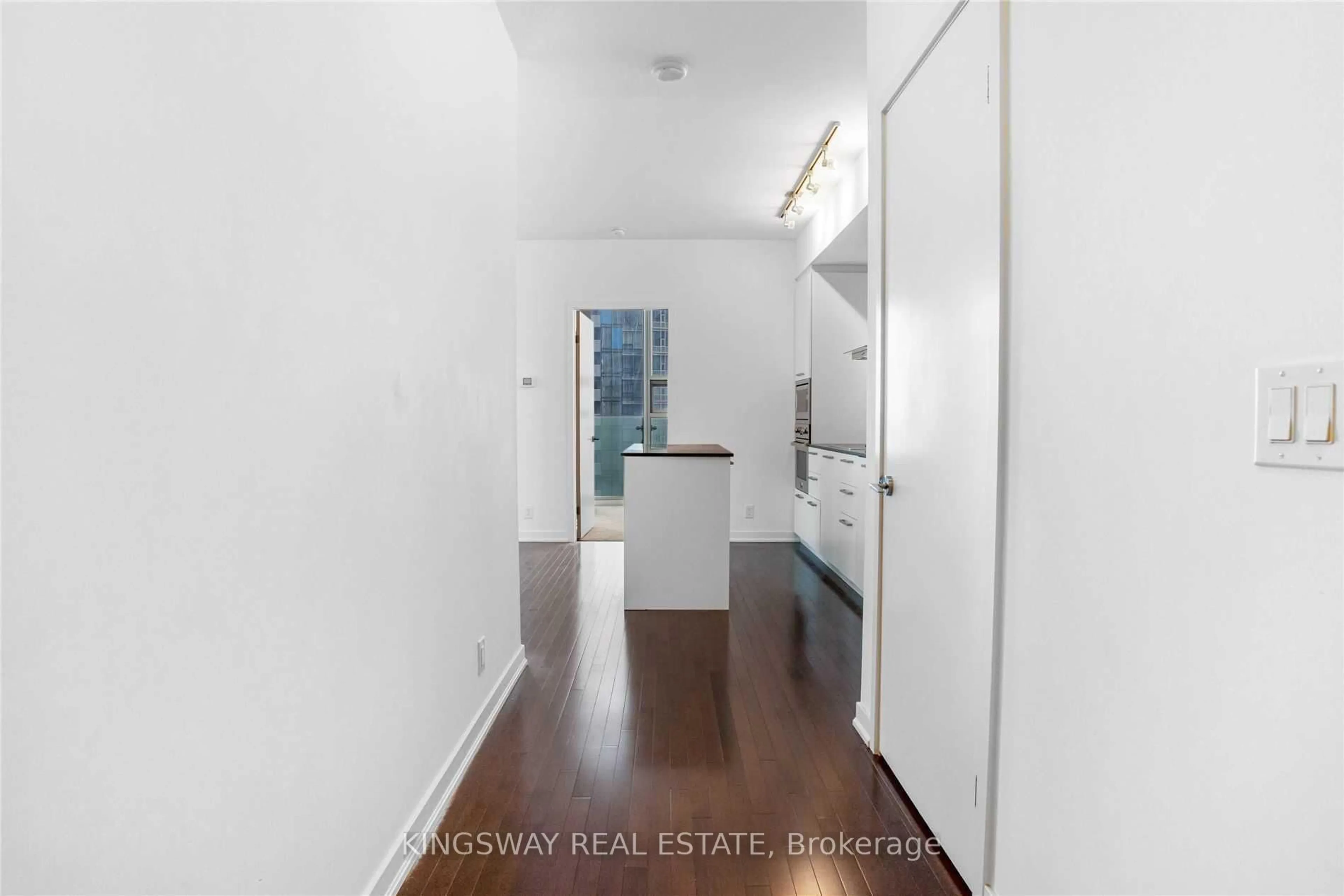 Indoor entryway for 14 York St #1802, Toronto Ontario M5J 2Z2