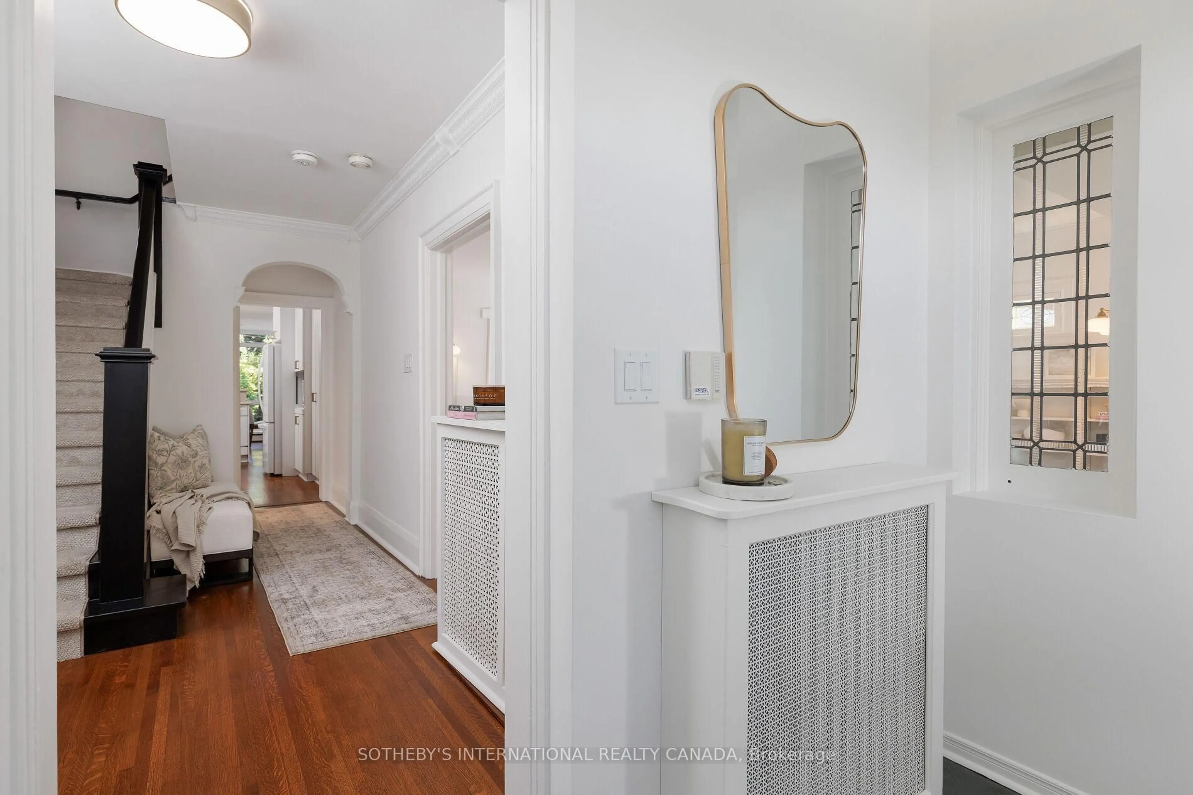 Indoor entryway for 61 Eastbourne Ave, Toronto Ontario M5P 2G1