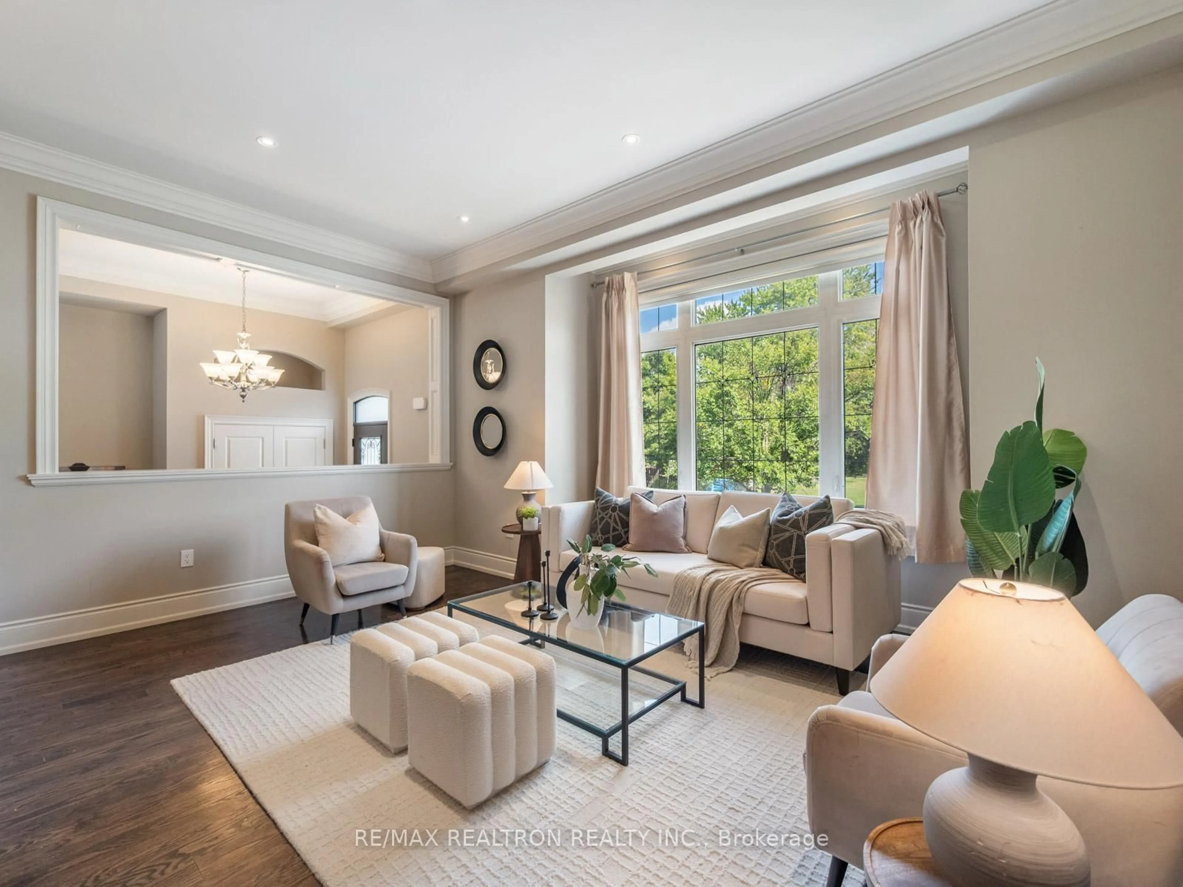 Living room with furniture, unknown for 116 Faywood Blvd, Toronto Ontario M3H 0A5