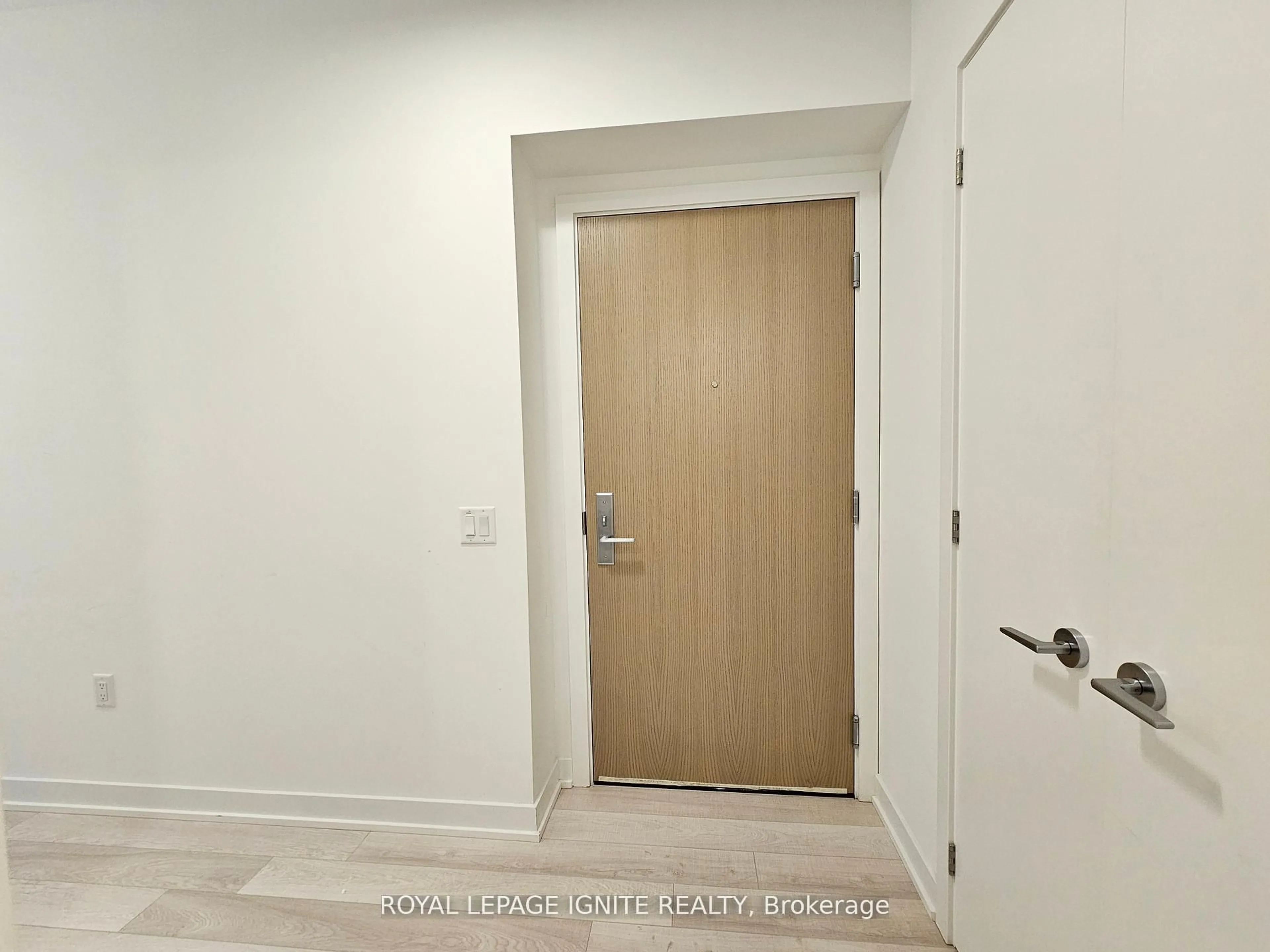 Unknown for 357 King St #504, Toronto Ontario M5V 0S7