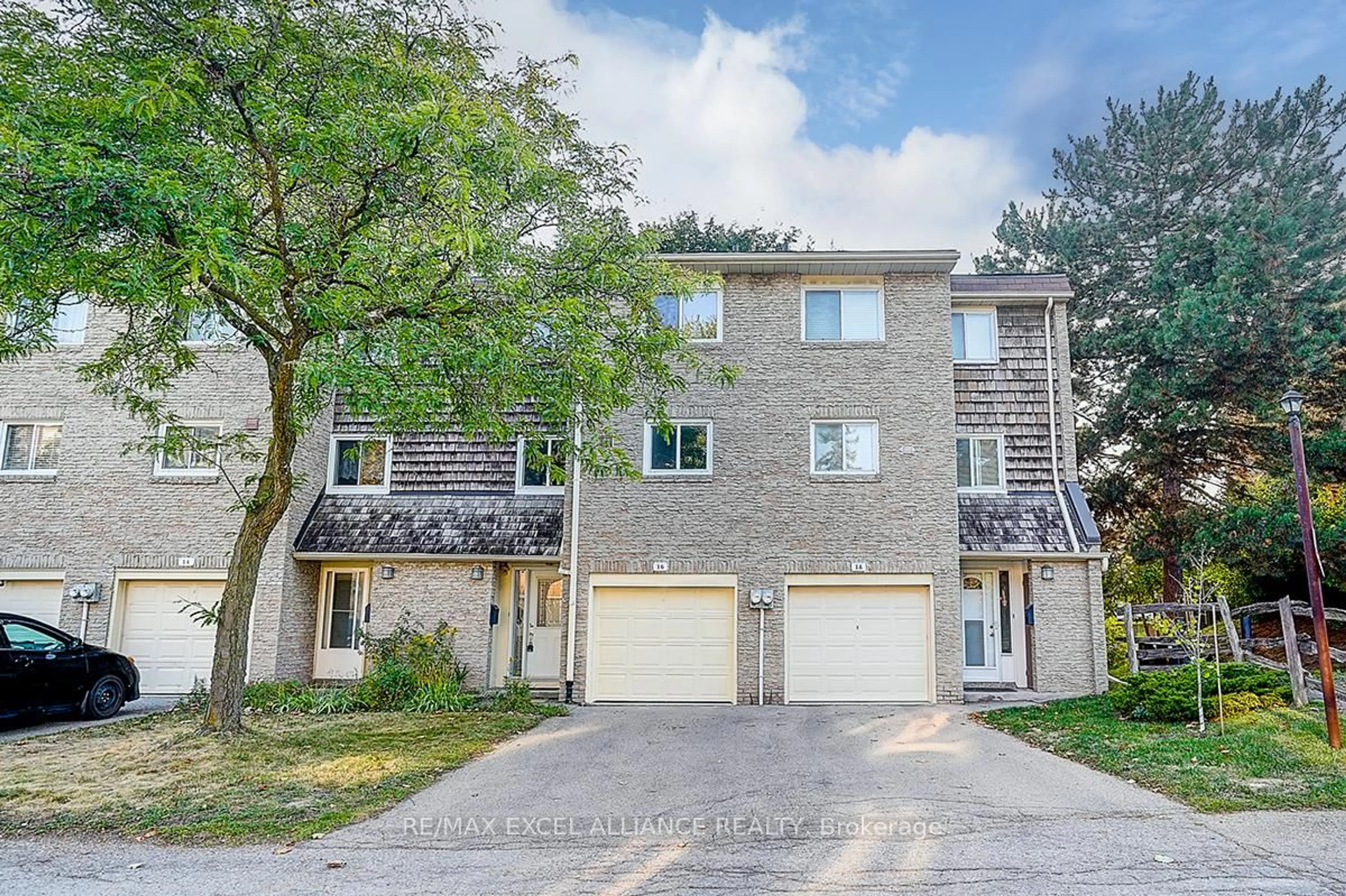 A pic from outside/outdoor area/front of a property/back of a property/a pic from drone, street for 16 Rusty Crest Way #16RC, Toronto Ontario M2J 2Y4
