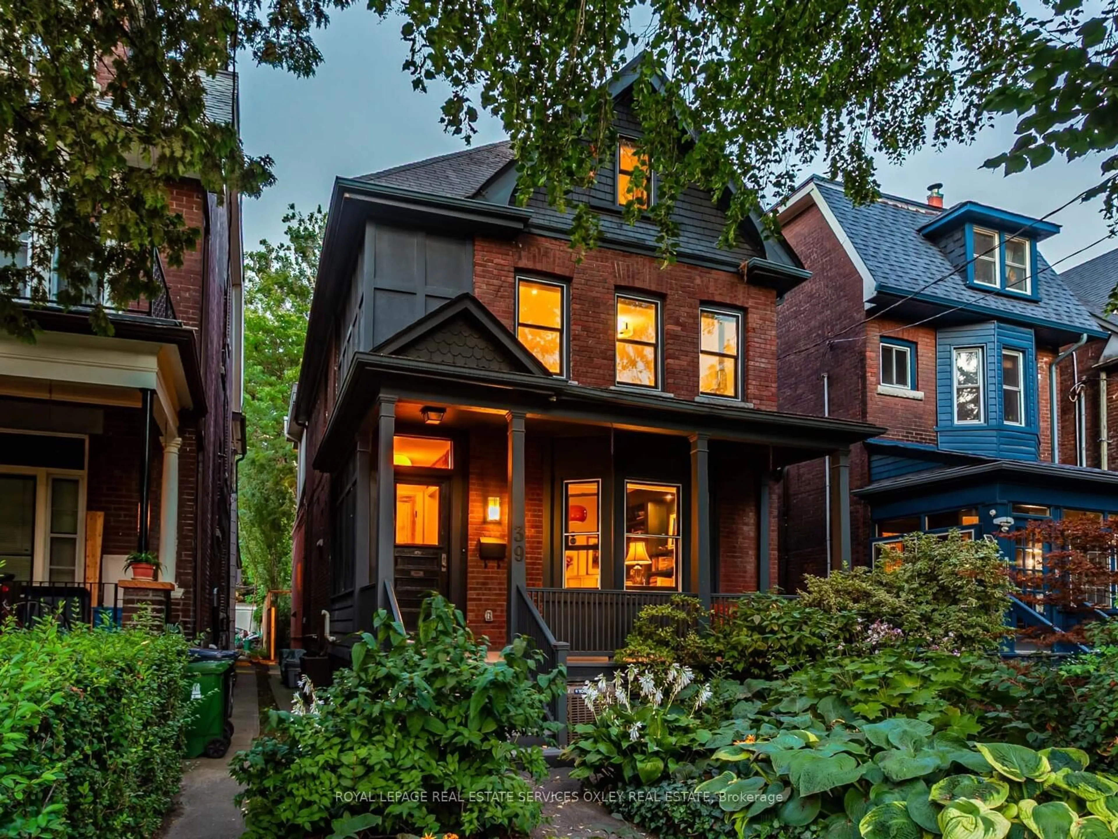 Home with brick exterior material, street for 39 Albany Ave, Toronto Ontario M5R 3C2