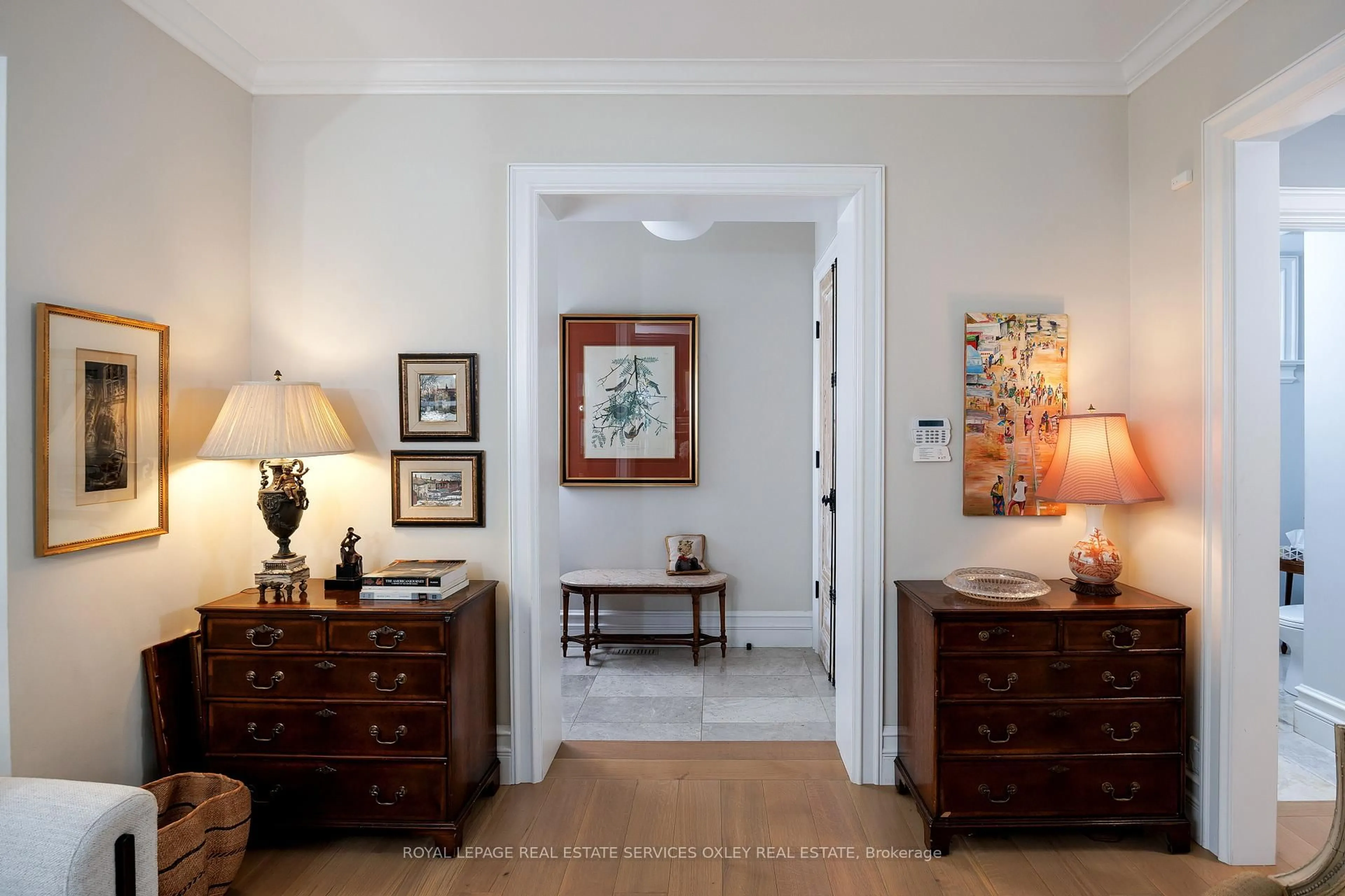Indoor entryway for 39 Albany Ave, Toronto Ontario M5R 3C2