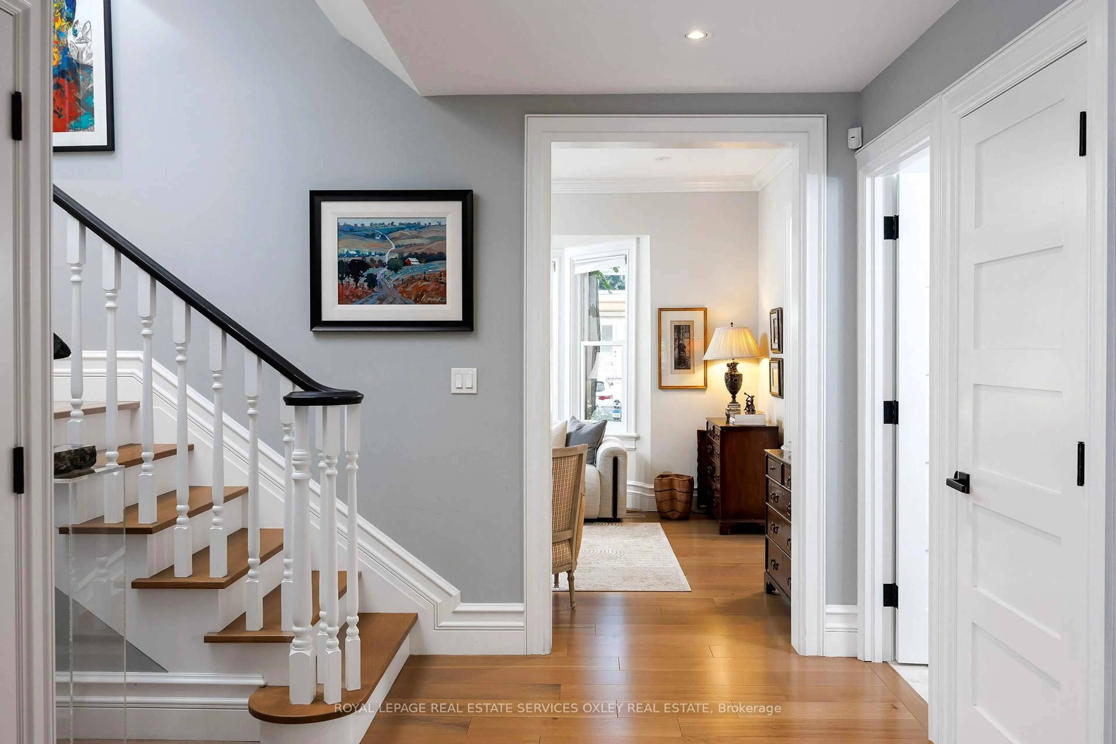 Indoor entryway for 39 Albany Ave, Toronto Ontario M5R 3C2