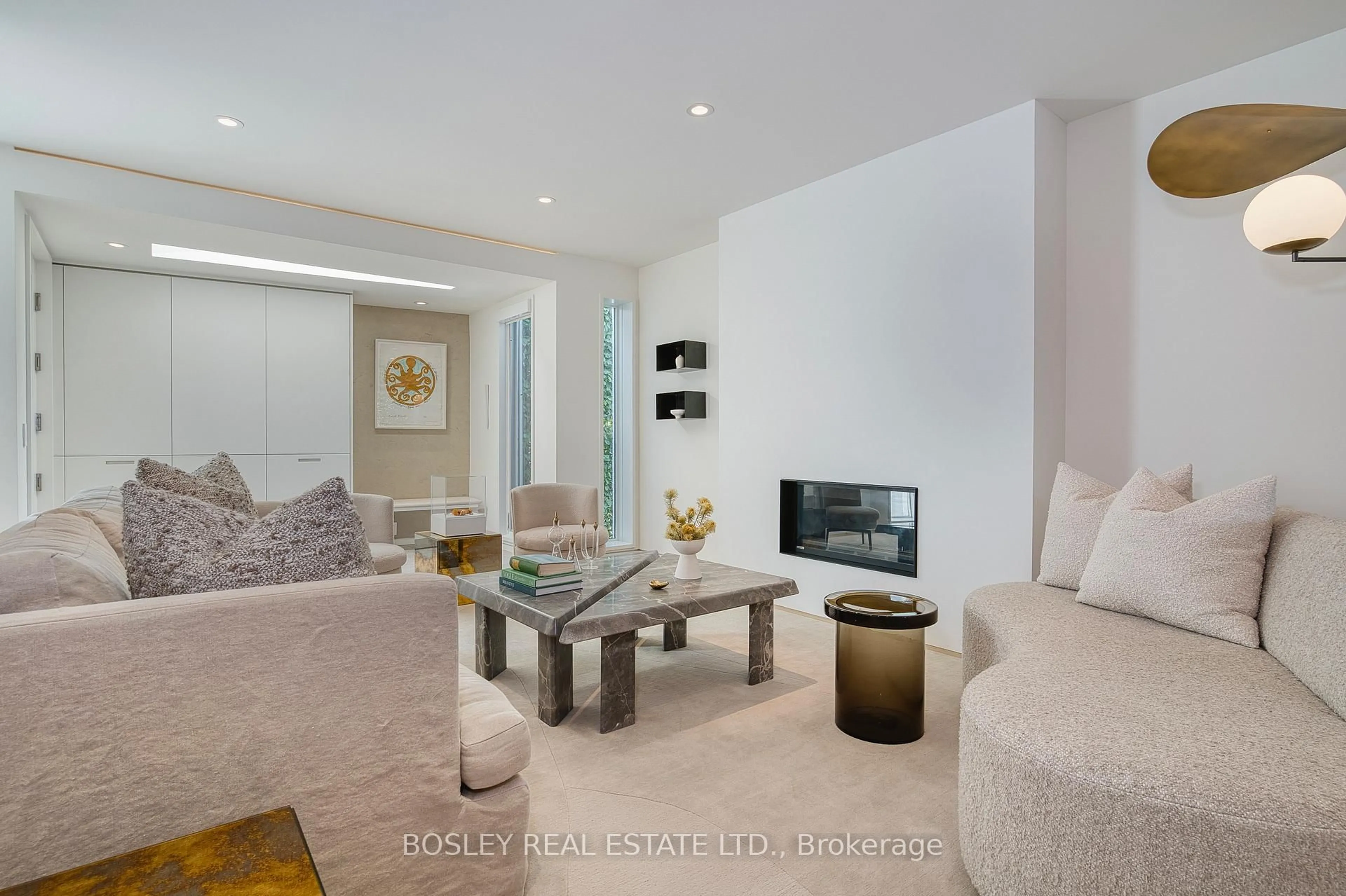 Living room with furniture, unknown for 5 Edgecombe Ave, Toronto Ontario M5N 2X1