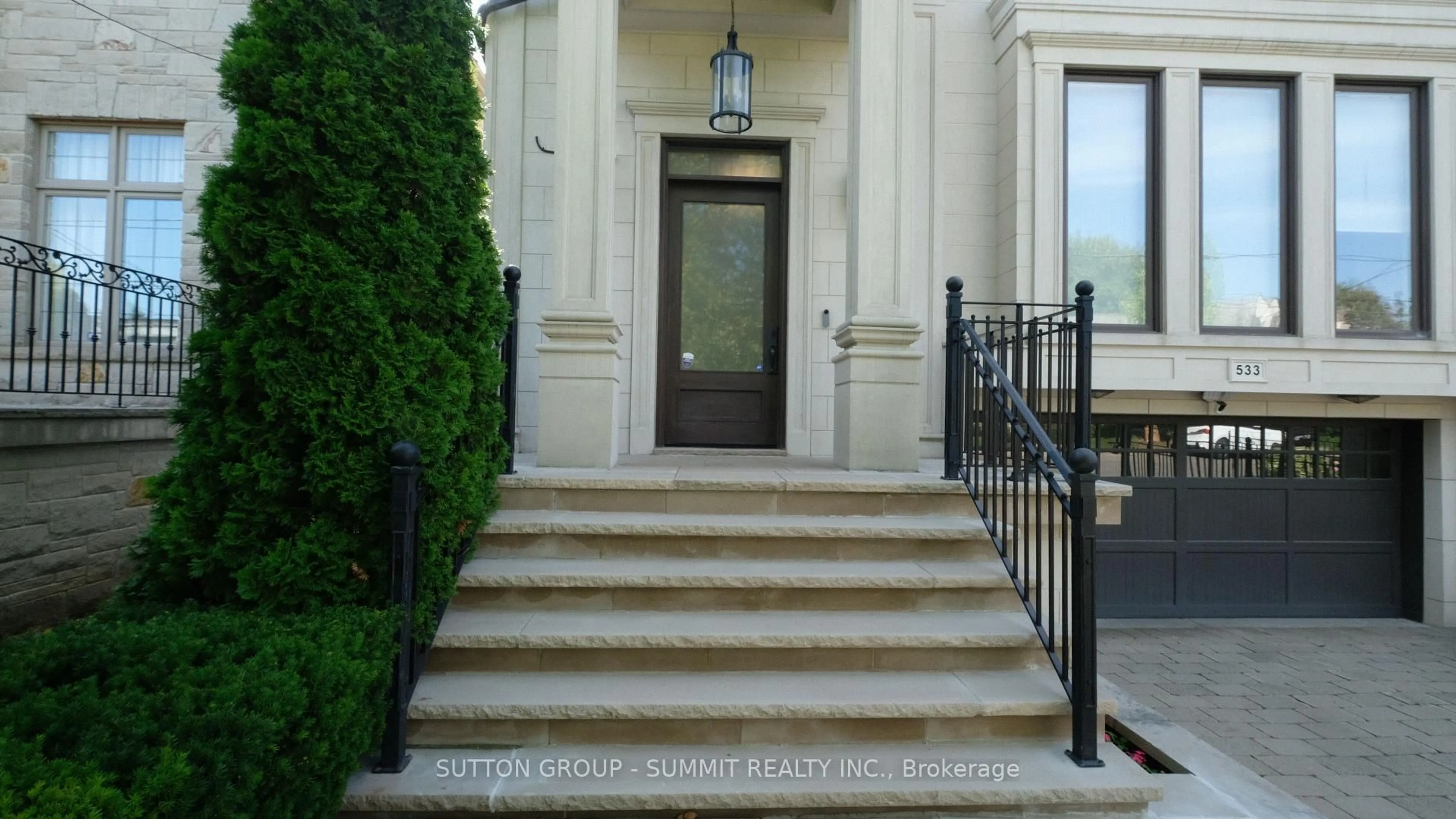 Indoor foyer for 533 Cranbrooke Ave, Toronto Ontario M5M 1N9