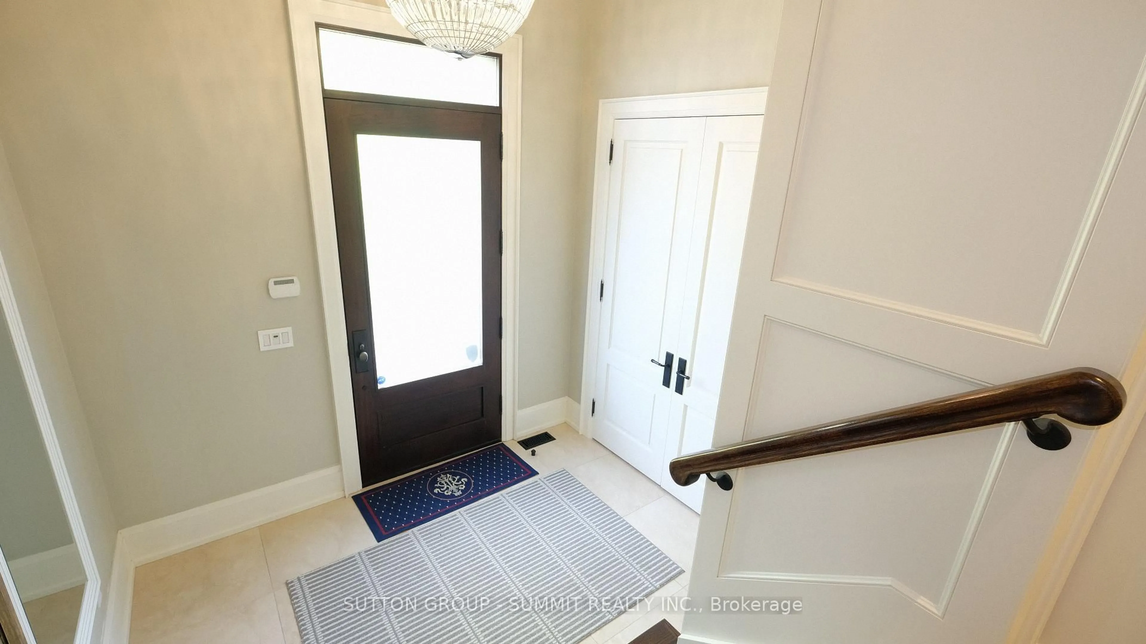 Indoor entryway for 533 Cranbrooke Ave, Toronto Ontario M5M 1N9