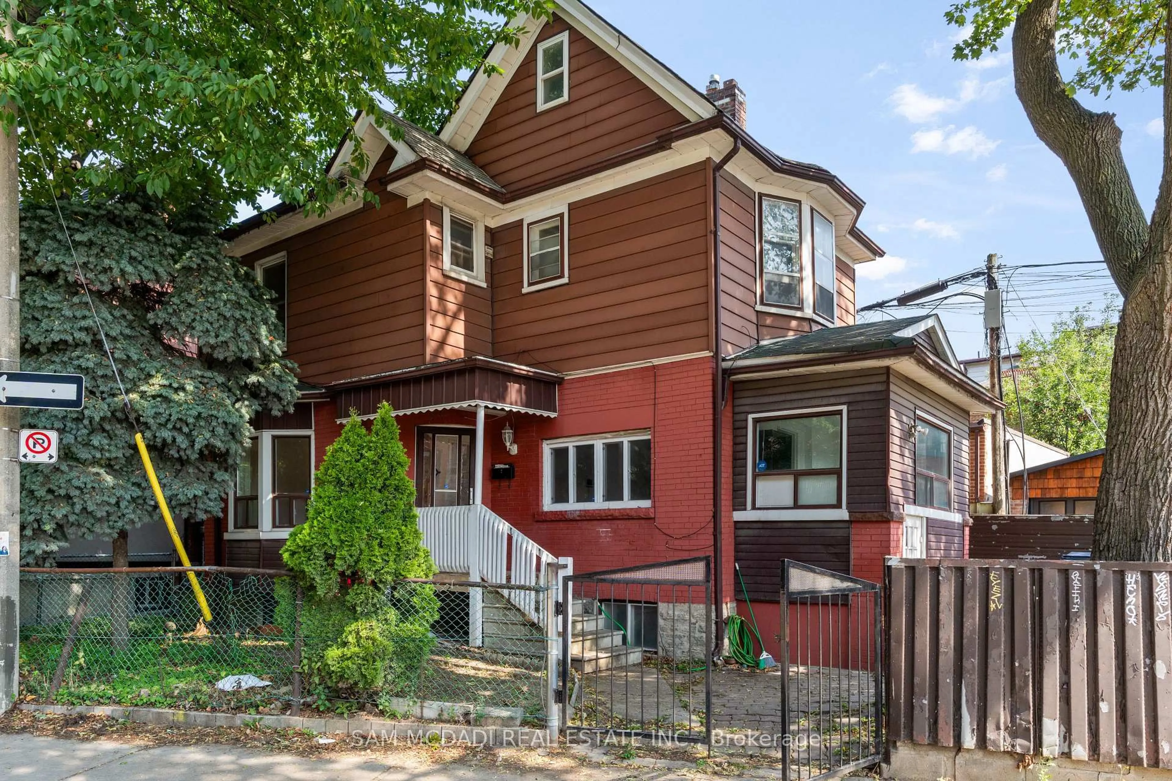 Home with brick exterior material, street for 415 Crawford St, Toronto Ontario M6G 3J7