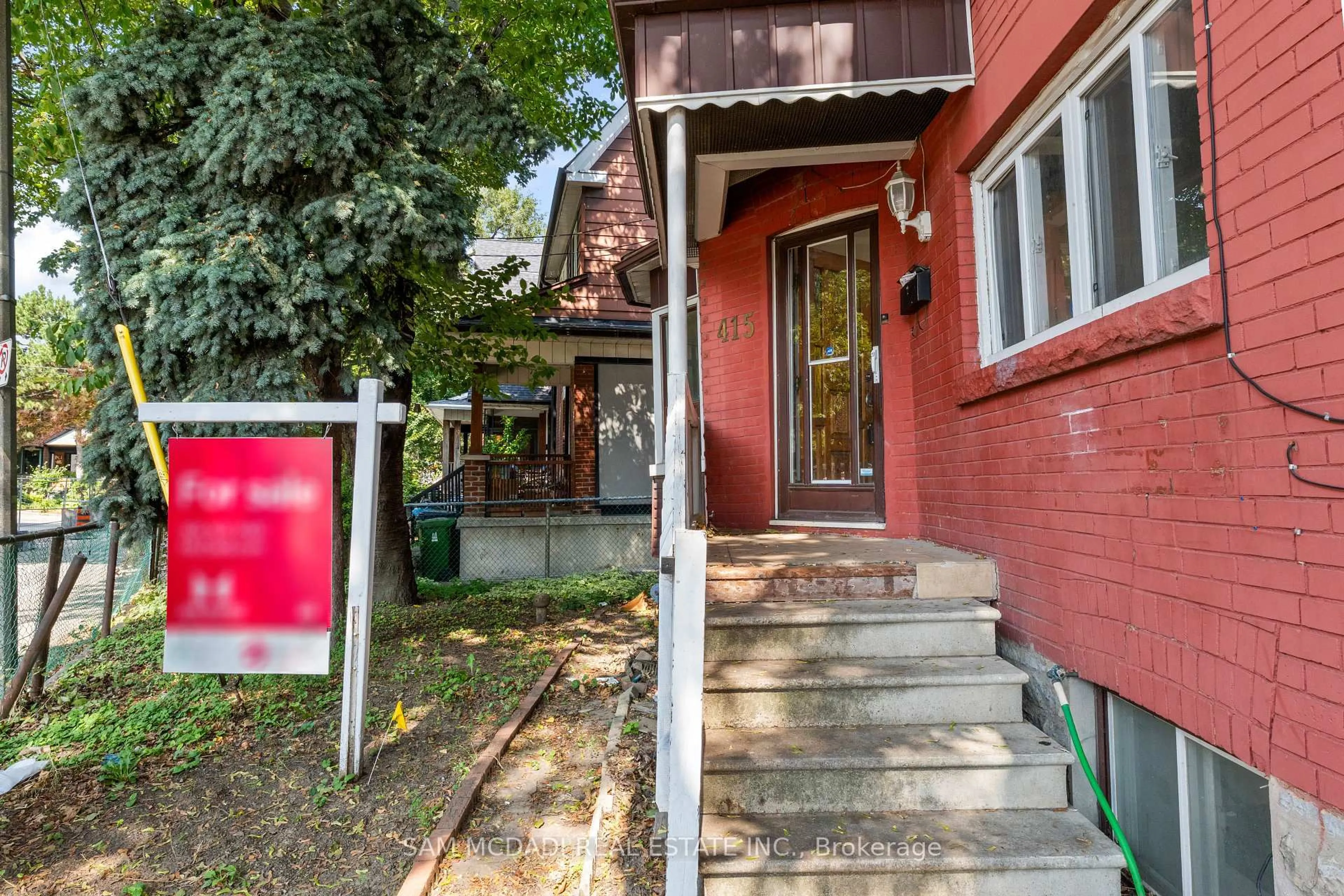Unknown for 415 Crawford St, Toronto Ontario M6G 3J7