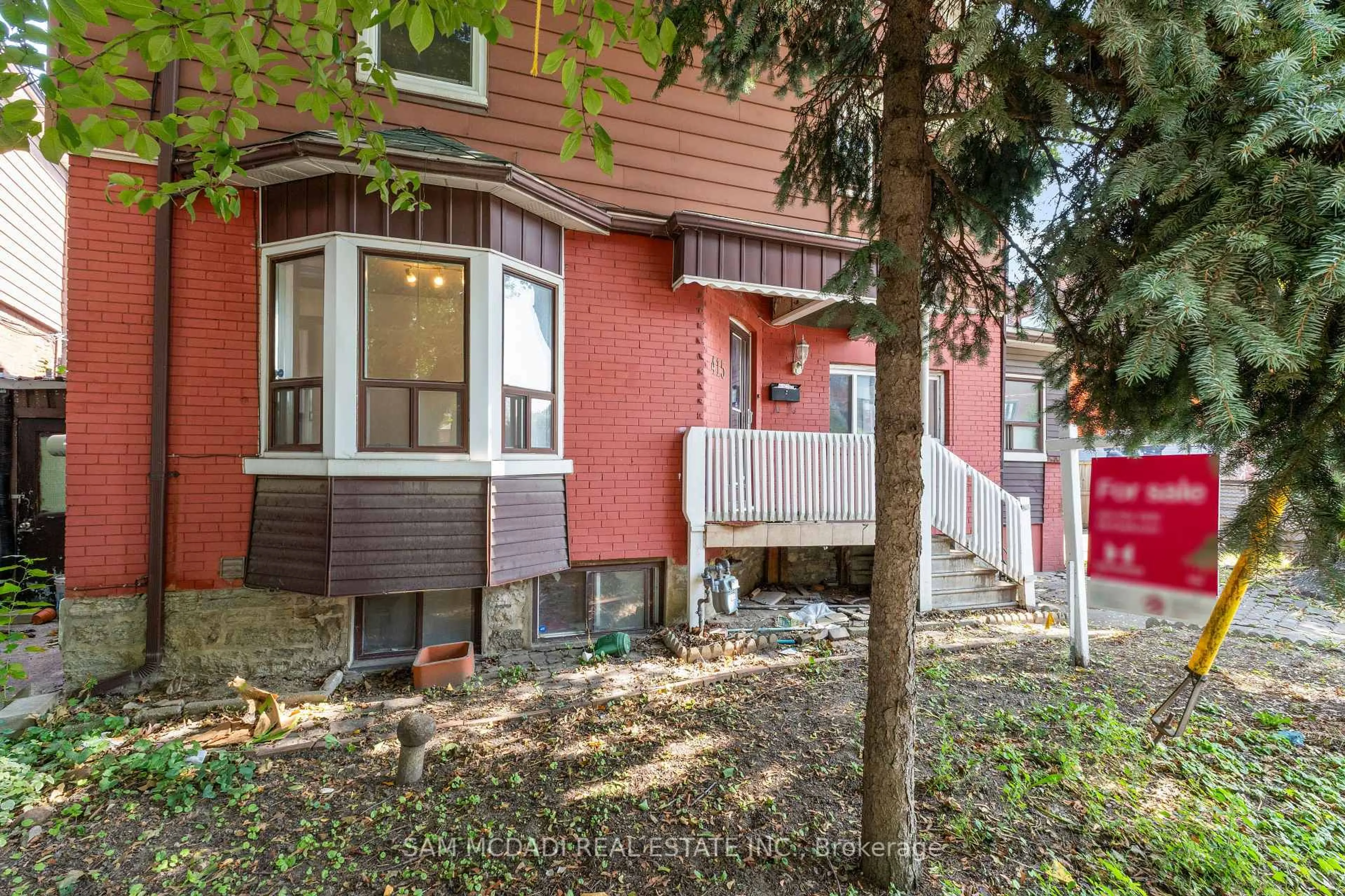 Unknown for 415 Crawford St, Toronto Ontario M6G 3J7