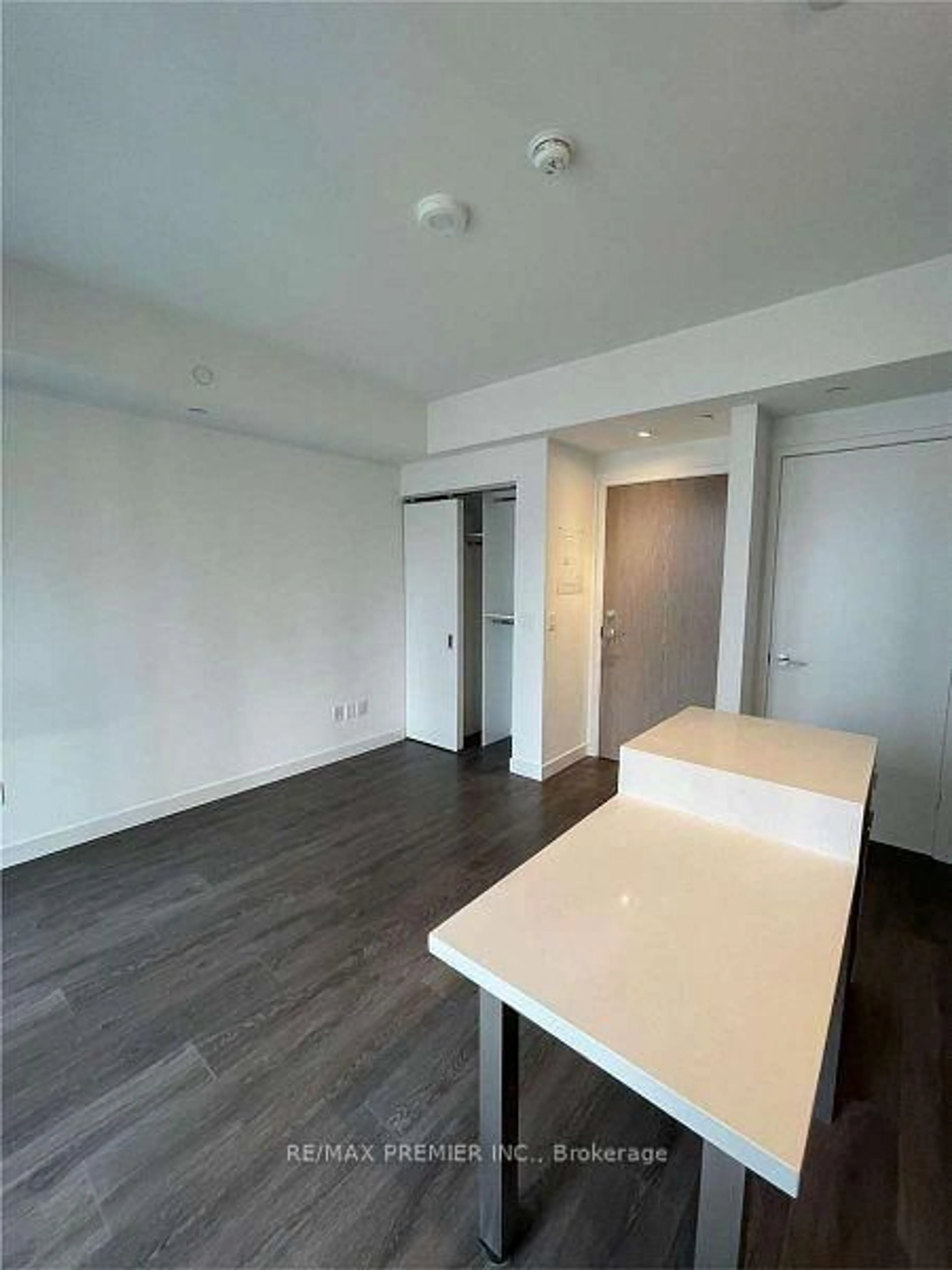 A pic of a room for 215 Queen St #1612, Toronto Ontario M5V 0P5