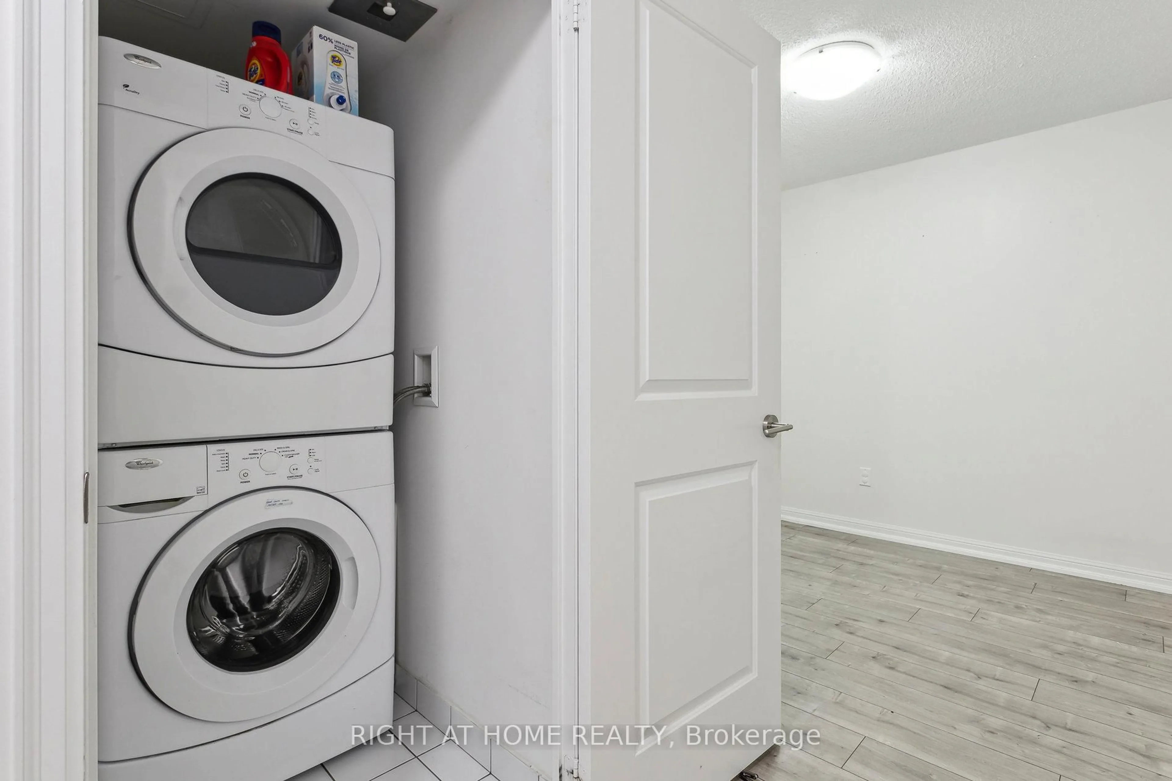 Laundry room for 85 East Liberty St #525, Toronto Ontario M6K 3R4