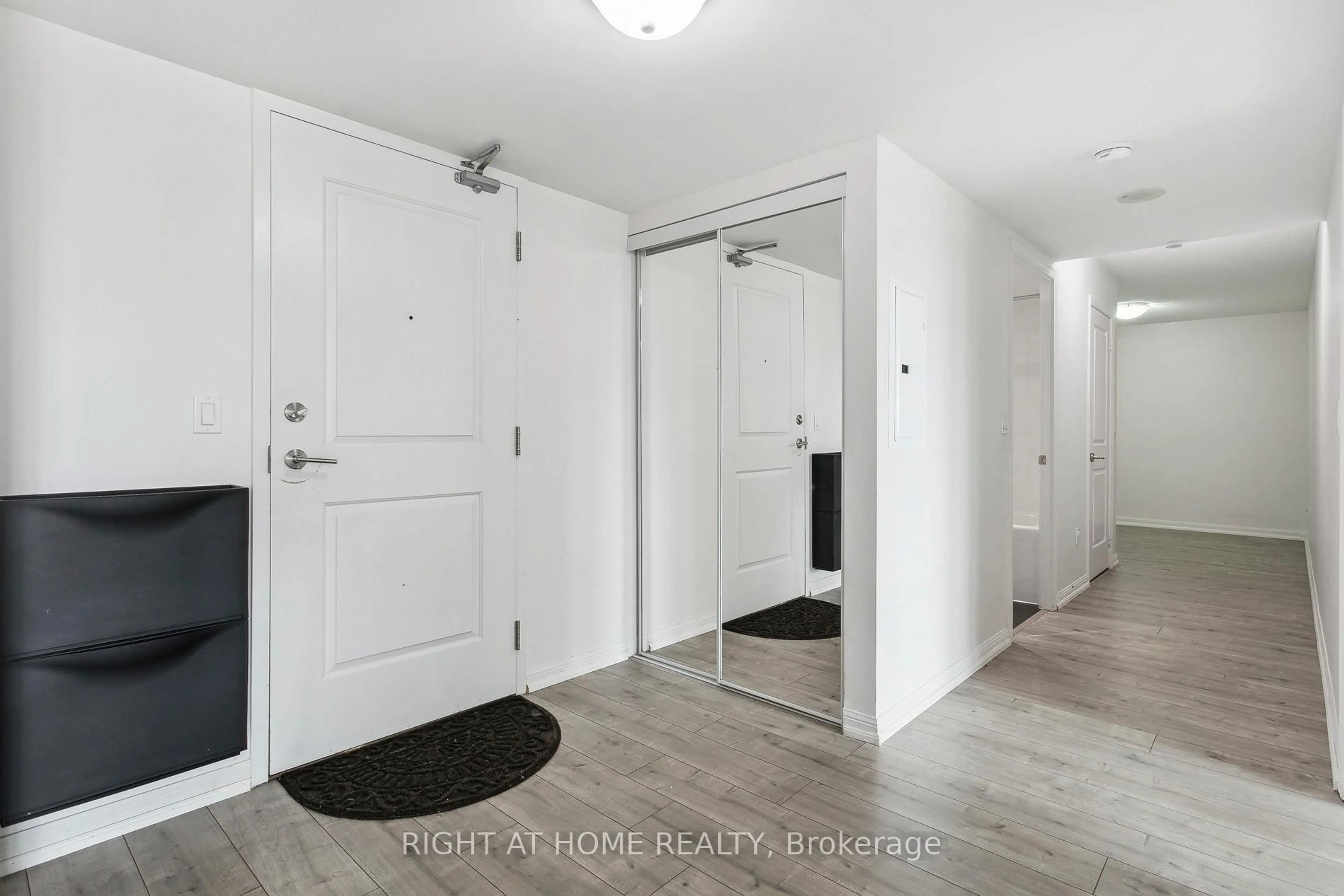 Indoor entryway for 85 East Liberty St #525, Toronto Ontario M6K 3R4