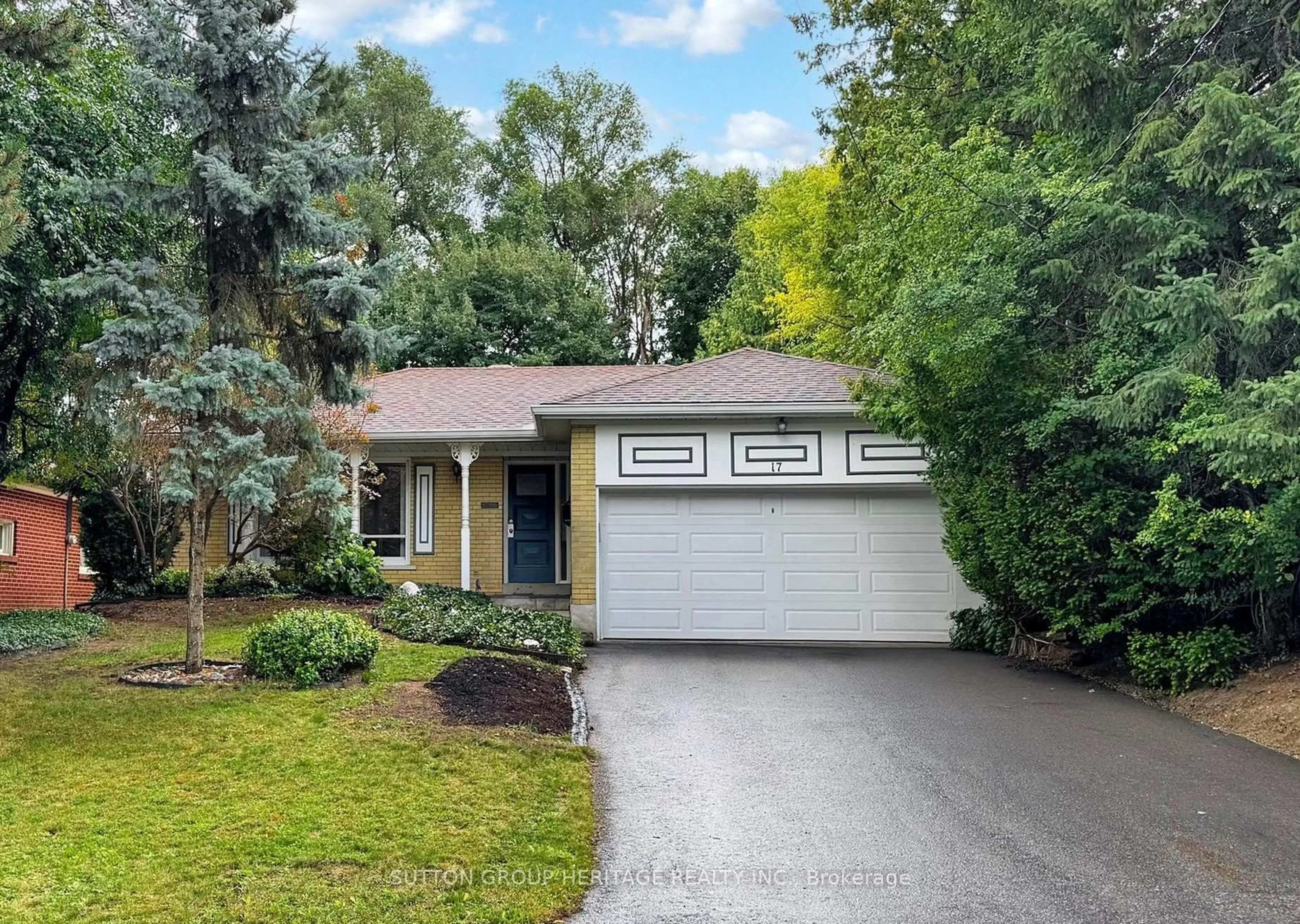 Home with vinyl exterior material, street for 17 Brenham Cres, Toronto Ontario M2M 2K9