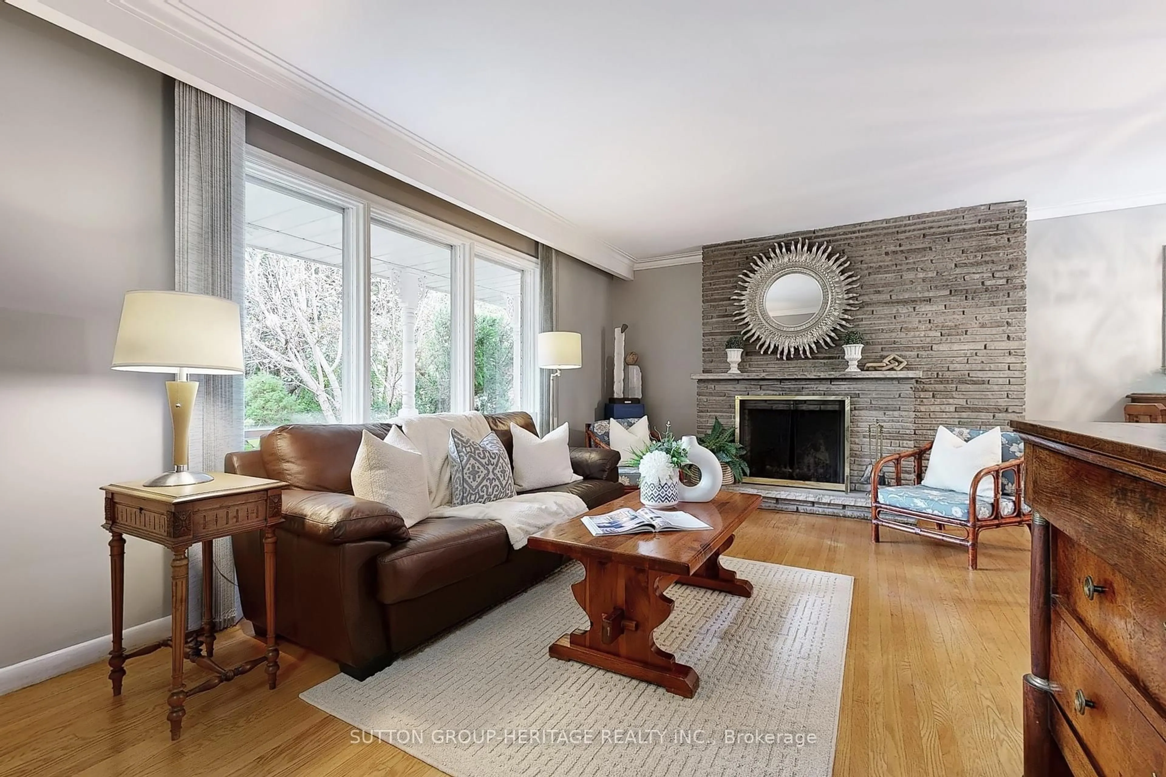 Living room with furniture, wood/laminate floor for 17 Brenham Cres, Toronto Ontario M2M 2K9