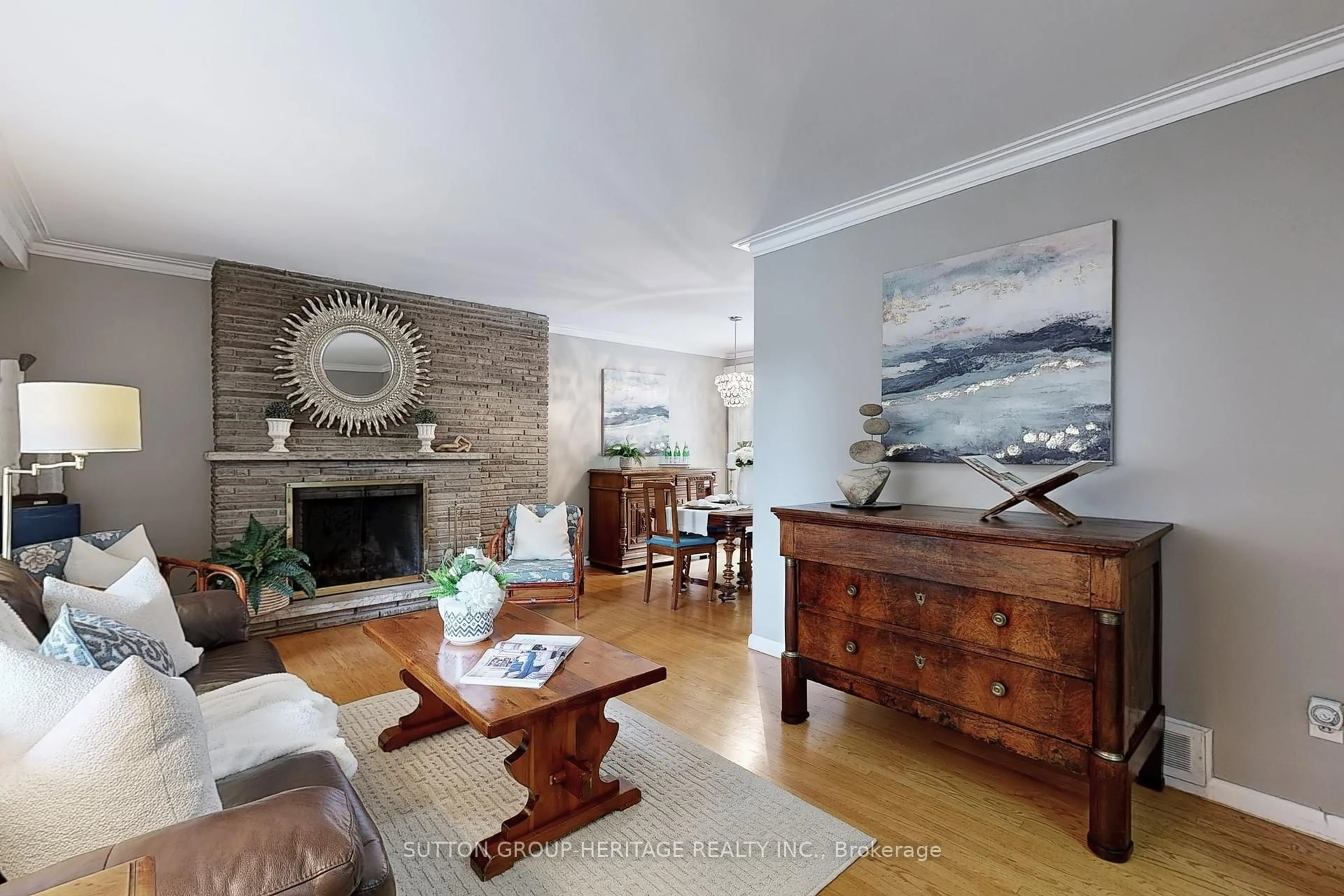 Living room with furniture, wood/laminate floor for 17 Brenham Cres, Toronto Ontario M2M 2K9
