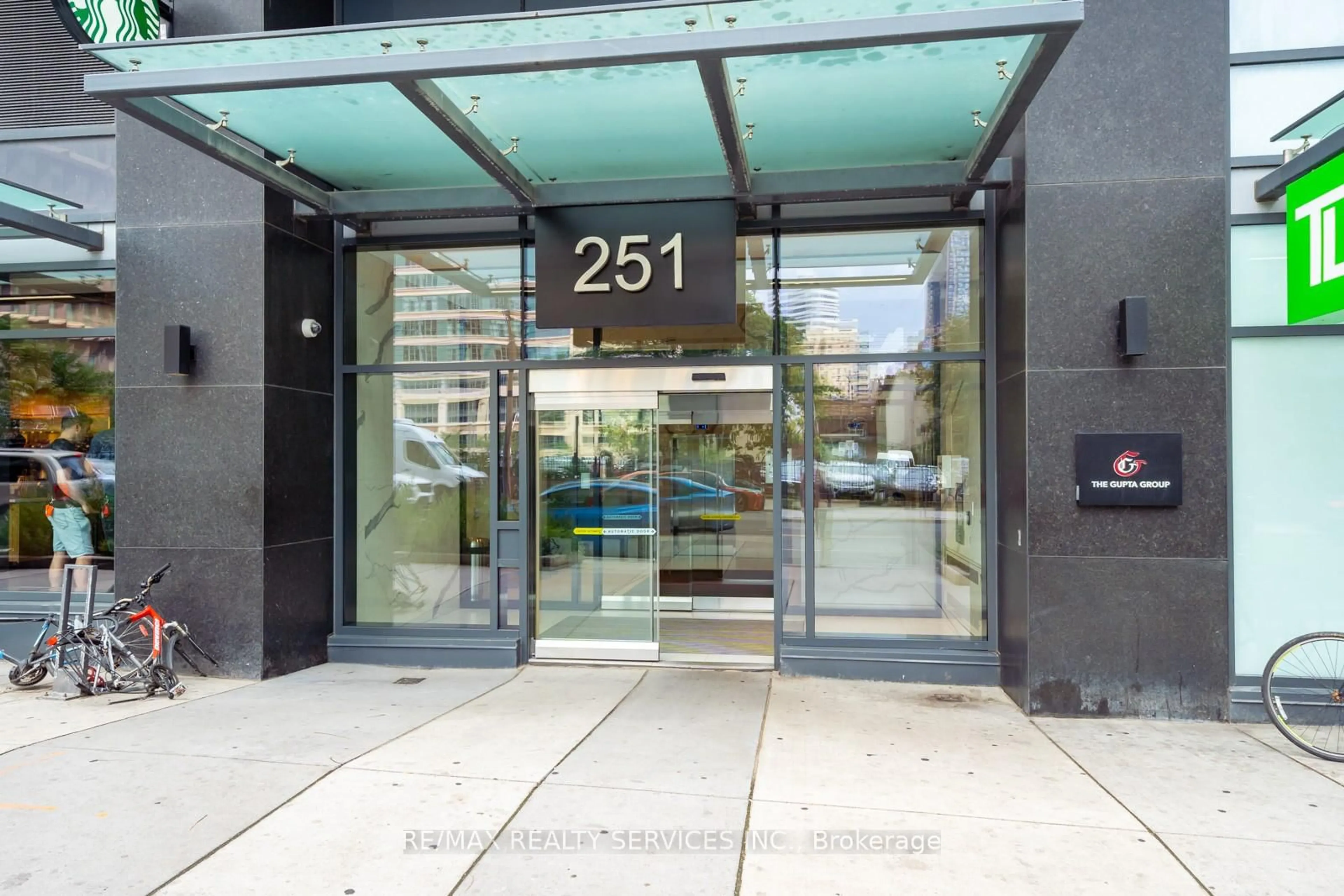 Indoor foyer for 251 Jarvis St #1811, Toronto Ontario M5B 0C3