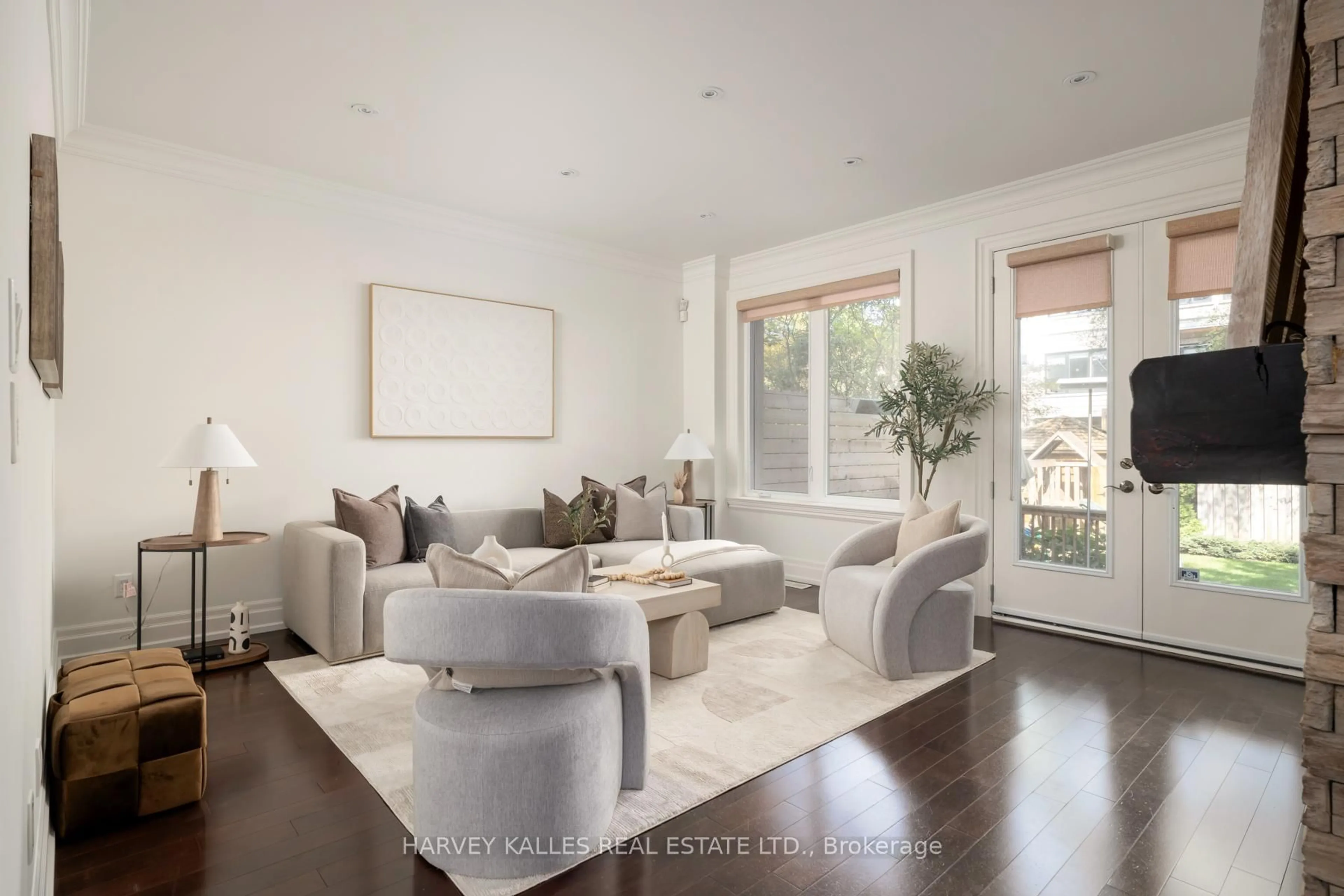 Living room with furniture, unknown for 60 Mcgillivray Ave, Toronto Ontario M5M 2Y2