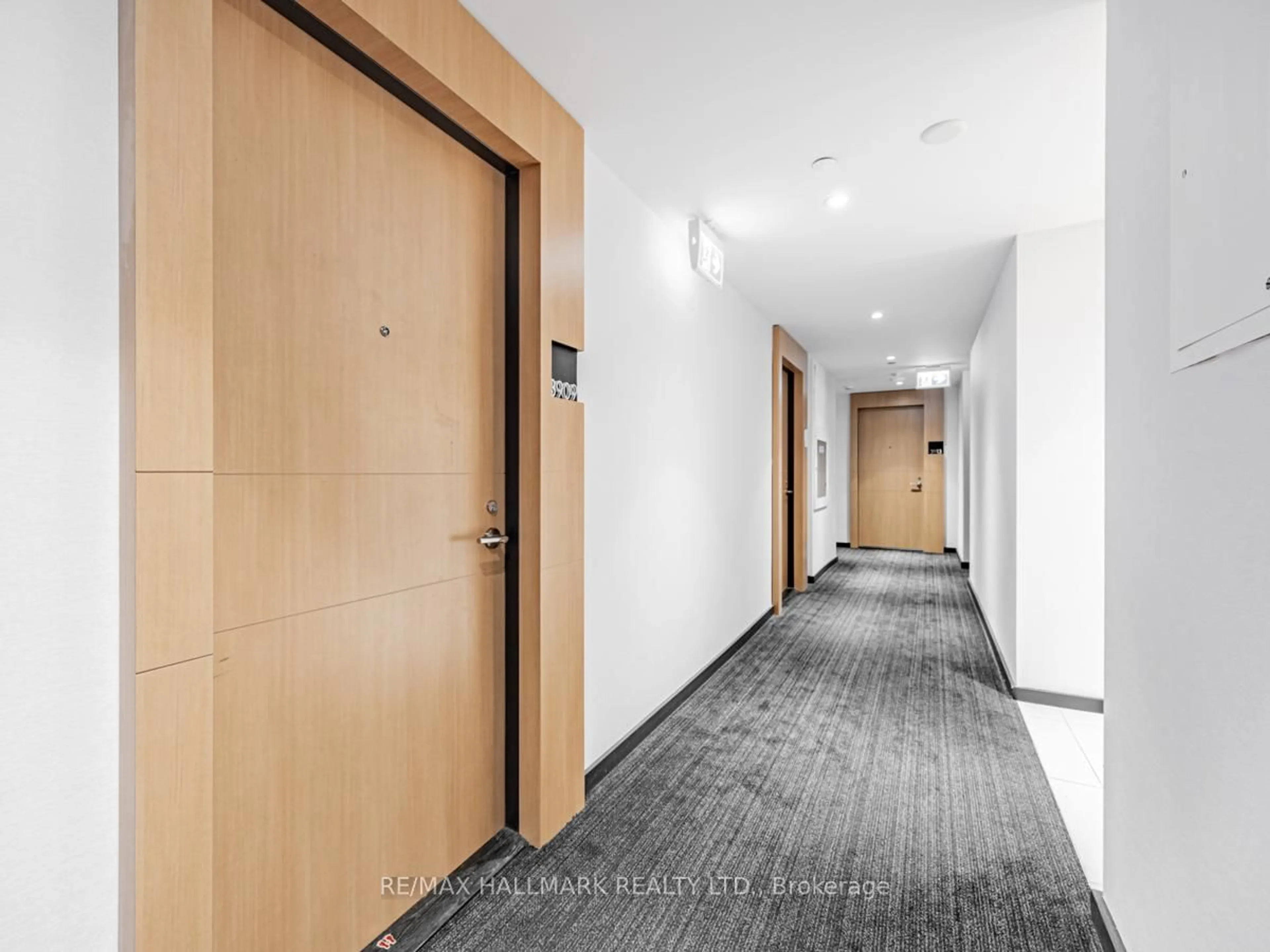 Indoor foyer for 11 Wellesley St #3909, Toronto Ontario M4Y 0G4
