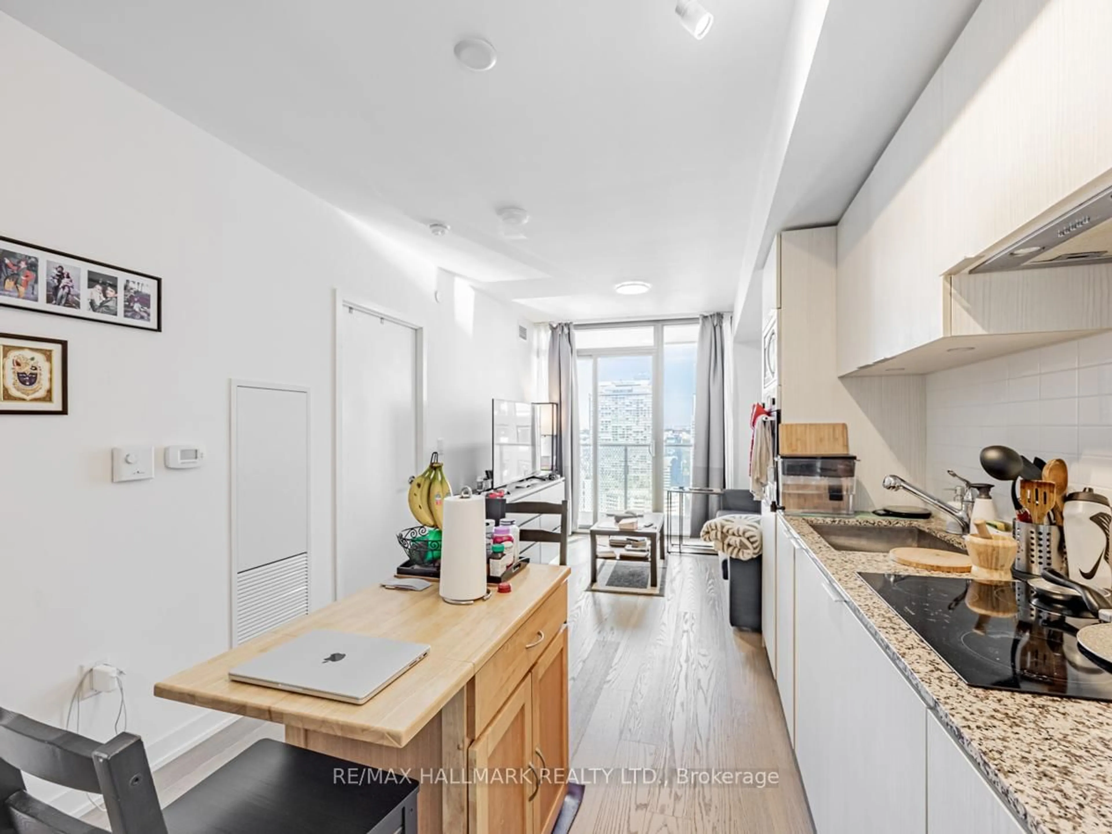 Unknown for 11 Wellesley St #3909, Toronto Ontario M4Y 0G4