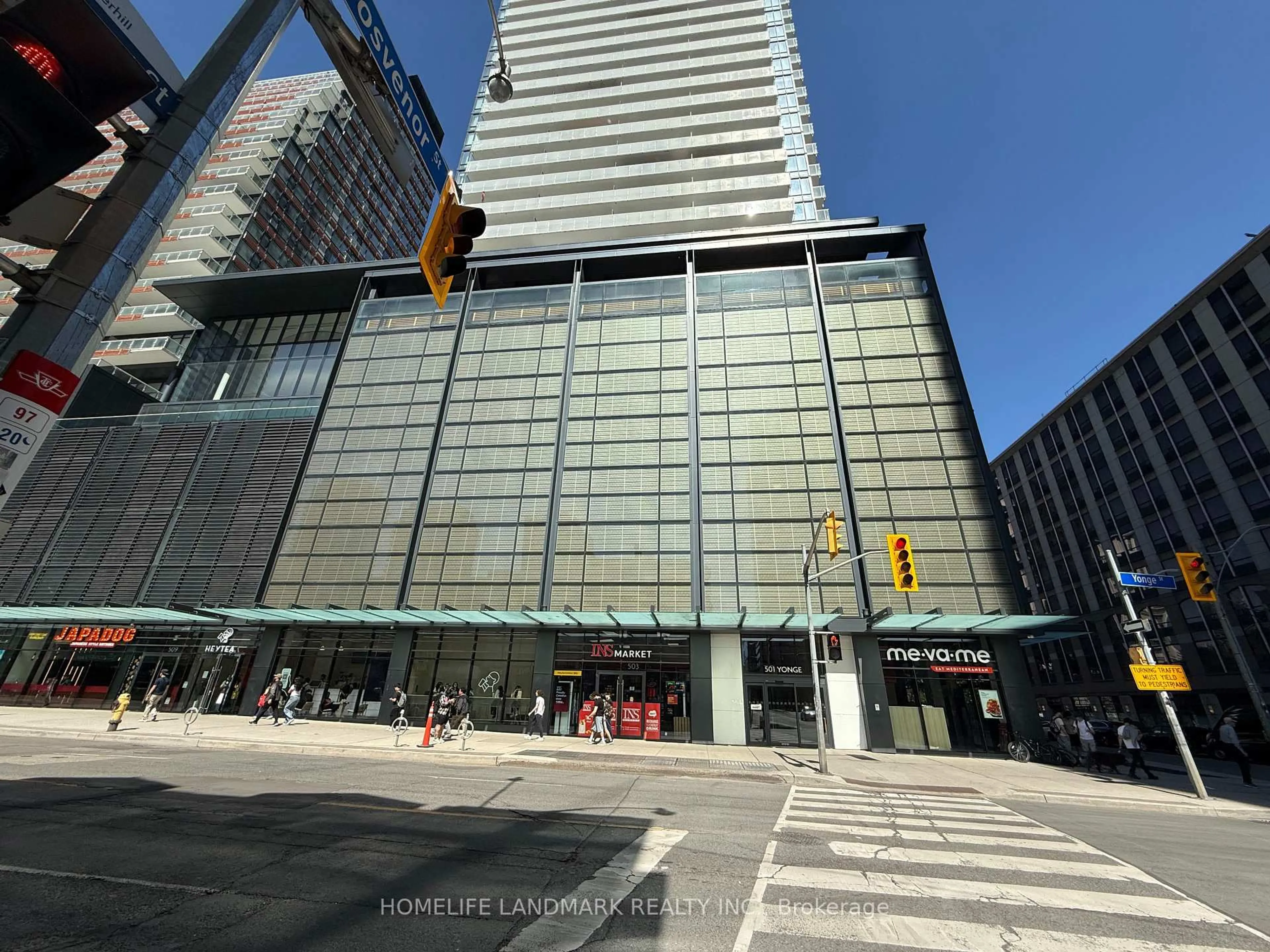 Indoor foyer for 501 Yonge St #2208, Toronto Ontario M4Y 1Y4