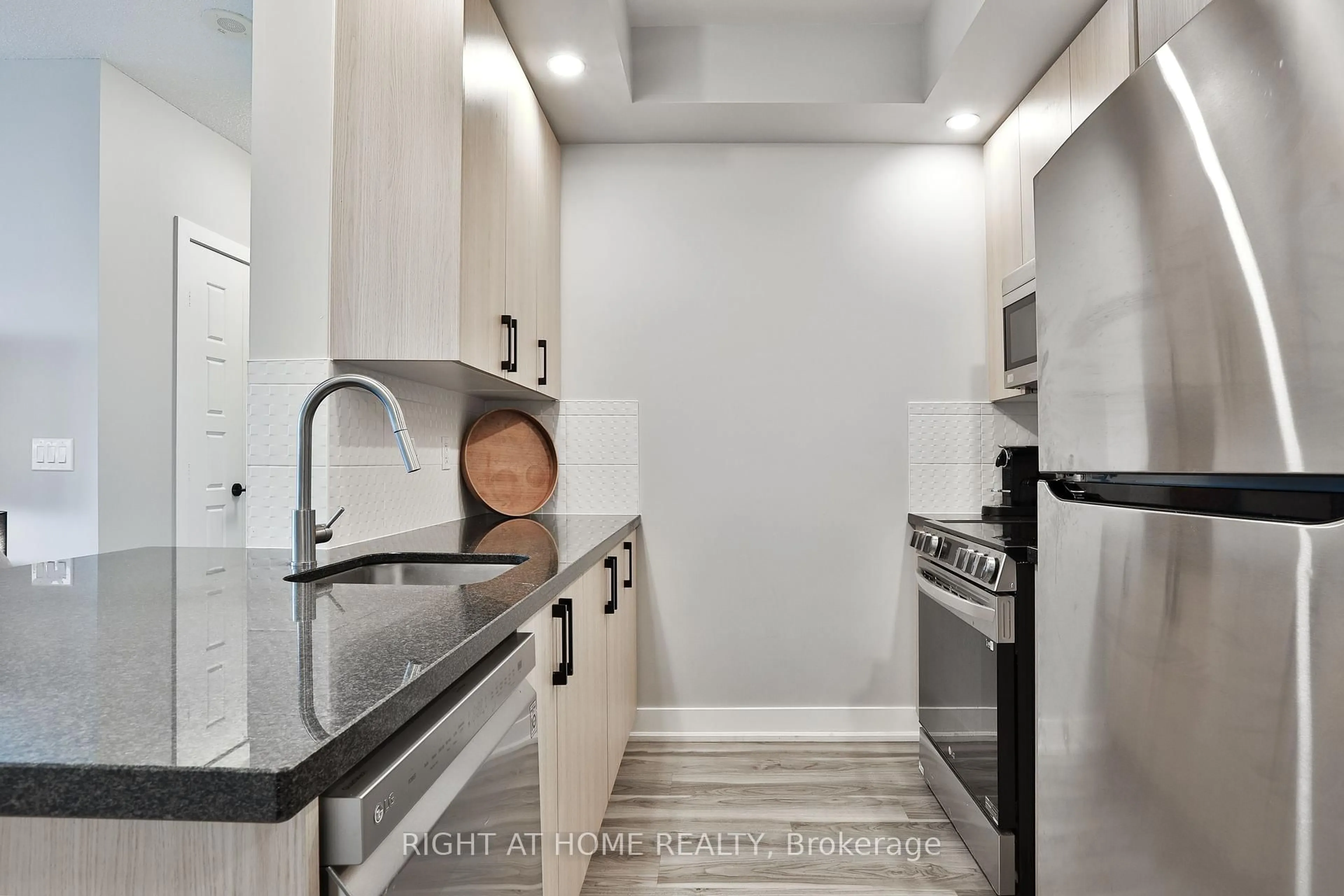 Unknown for 28 Linden St #2308, Toronto Ontario M4Y 0A4