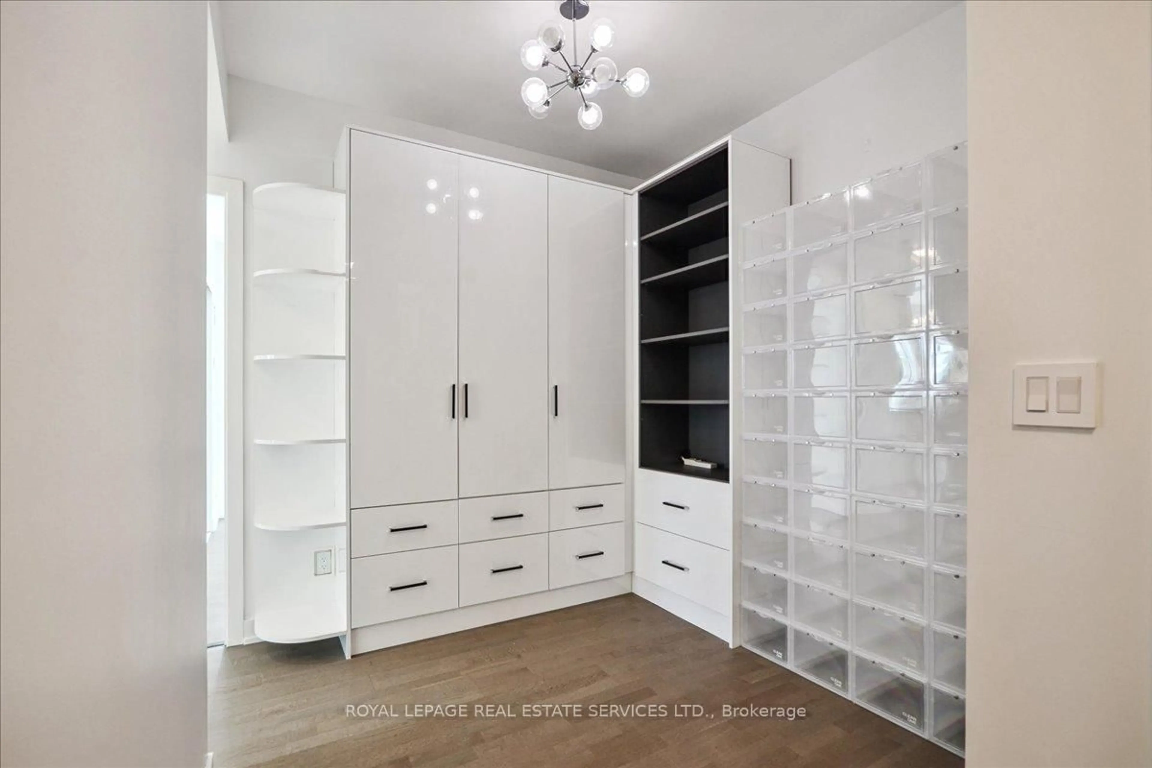 Storage room or clothes room or walk-in closet for 501 St Clair Ave #905, Toronto Ontario M5P 0A2